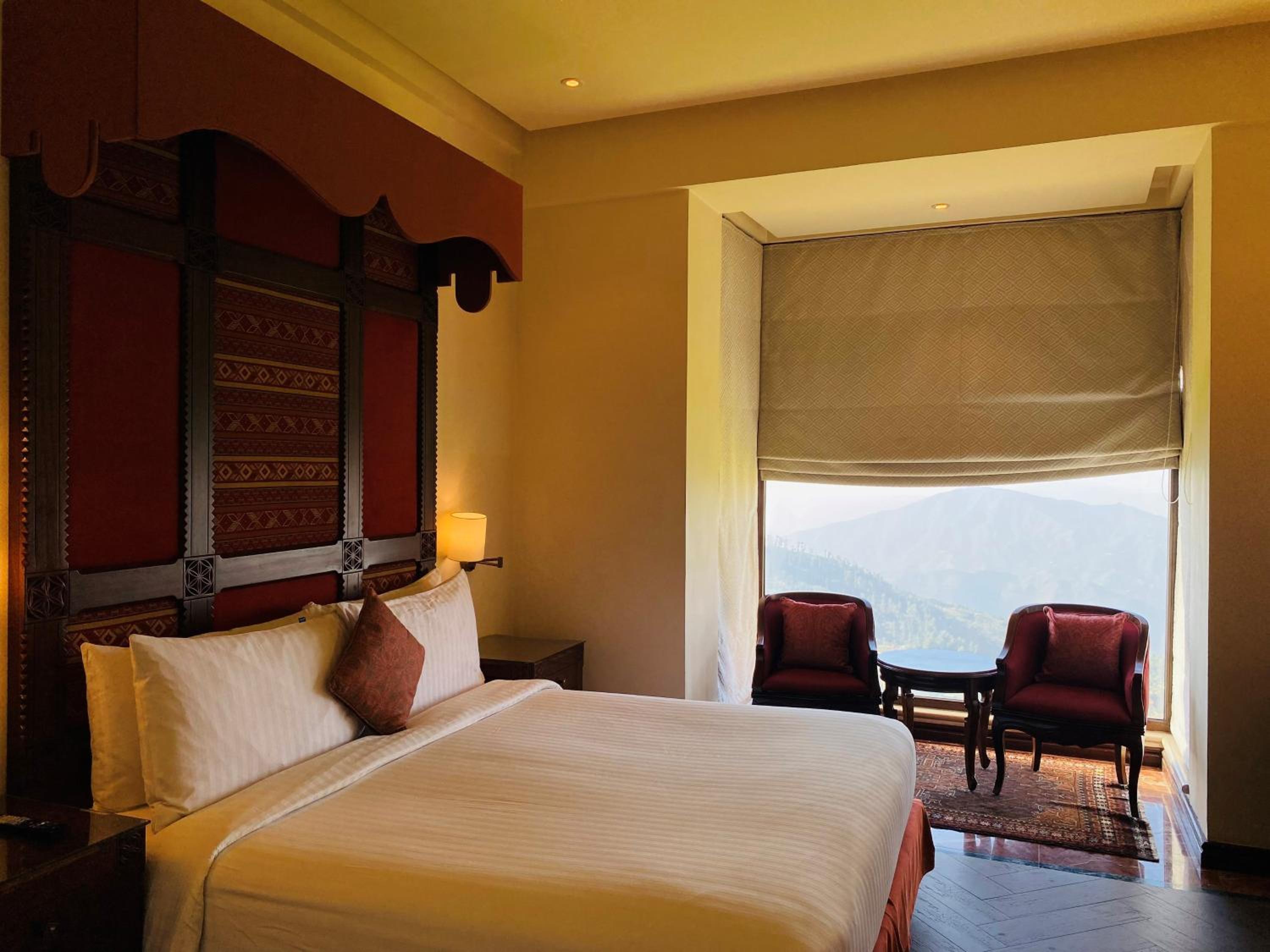 Deluxe King Room - Photo 6