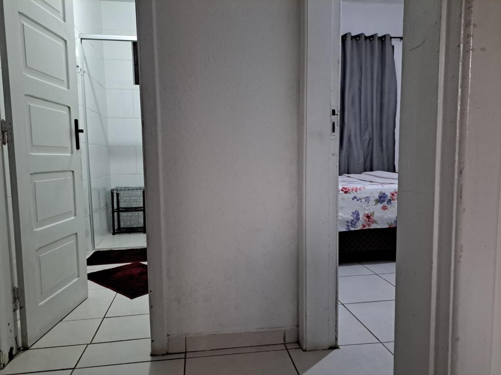 Basic Triple Room with Shared Bathroom photo 1