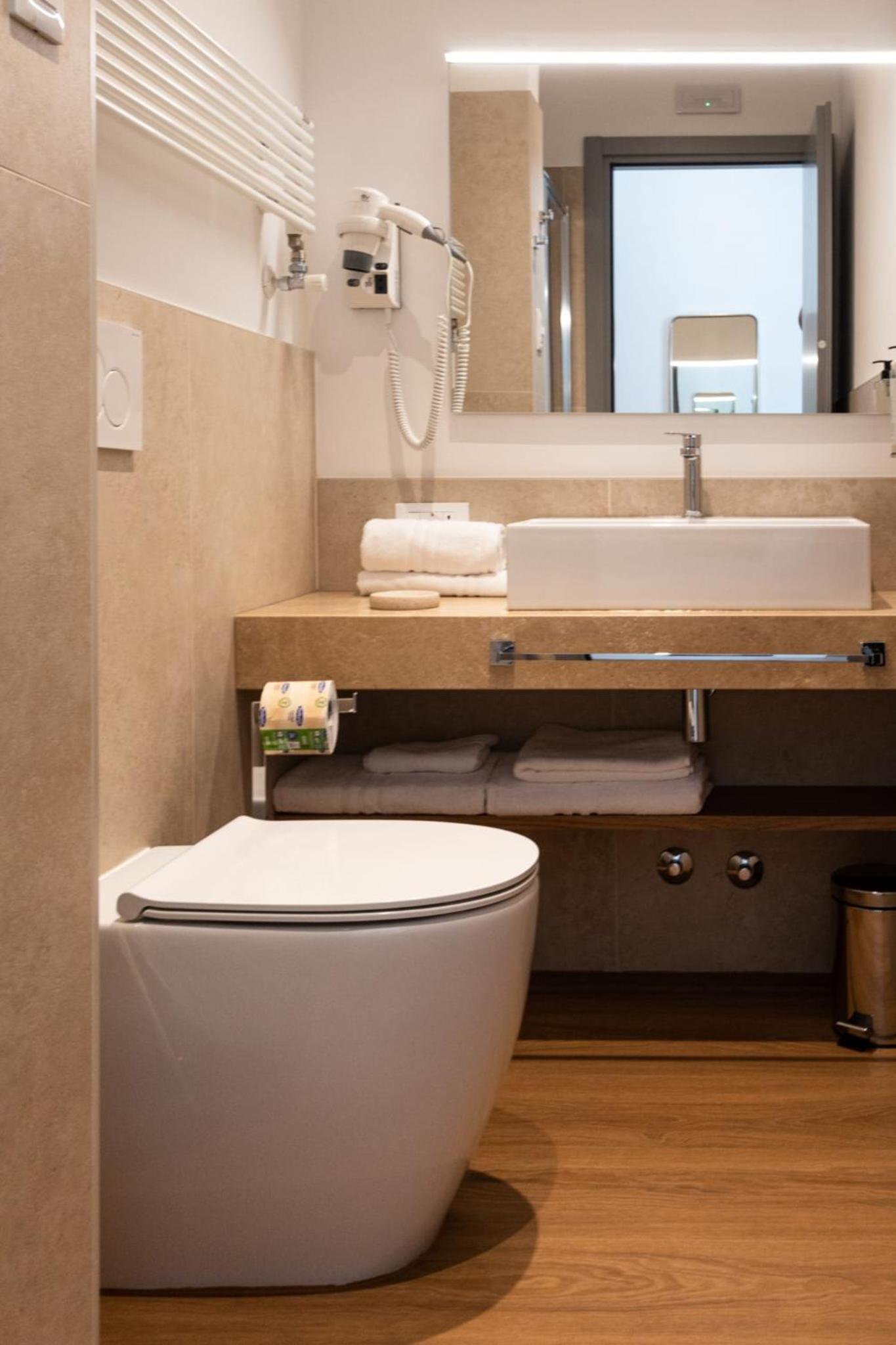 Double Room with Private Bathroom photo 2