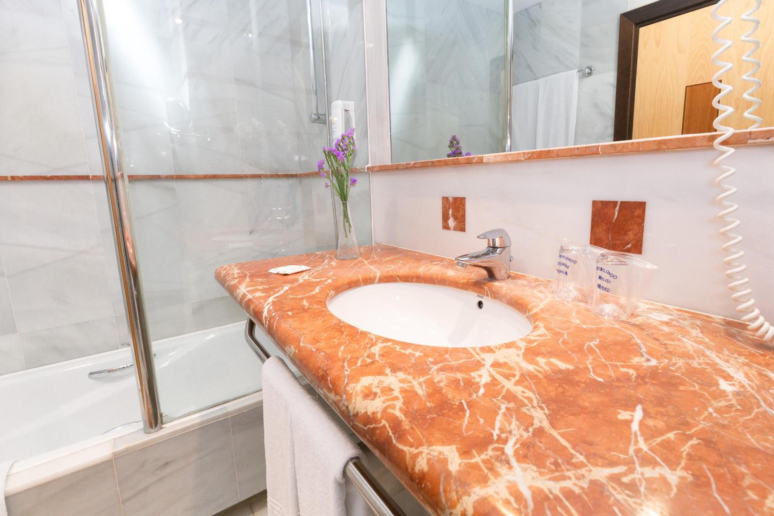 Deluxe Family Suite photo 2