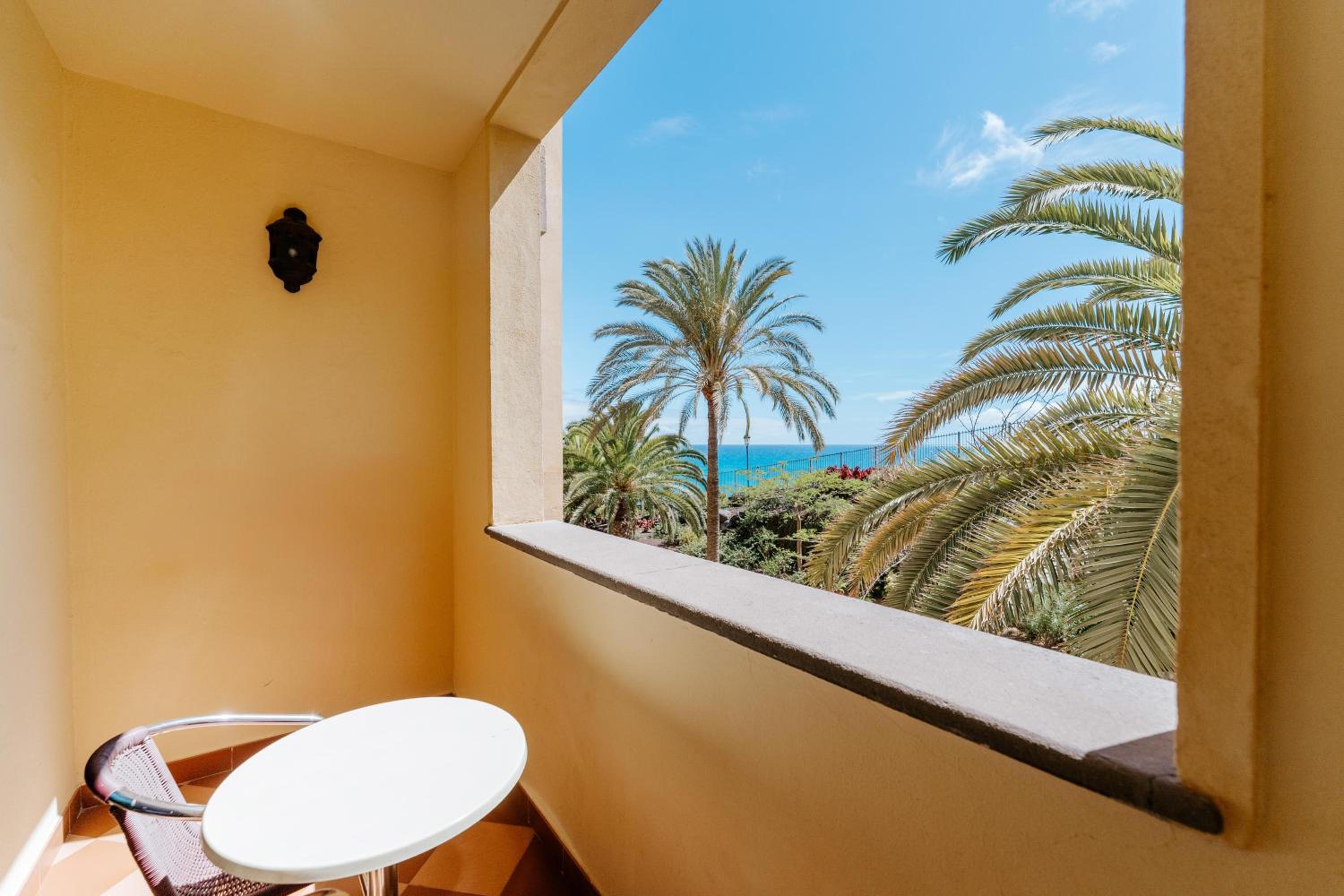 Twin Room with Sea View (3 Adults)