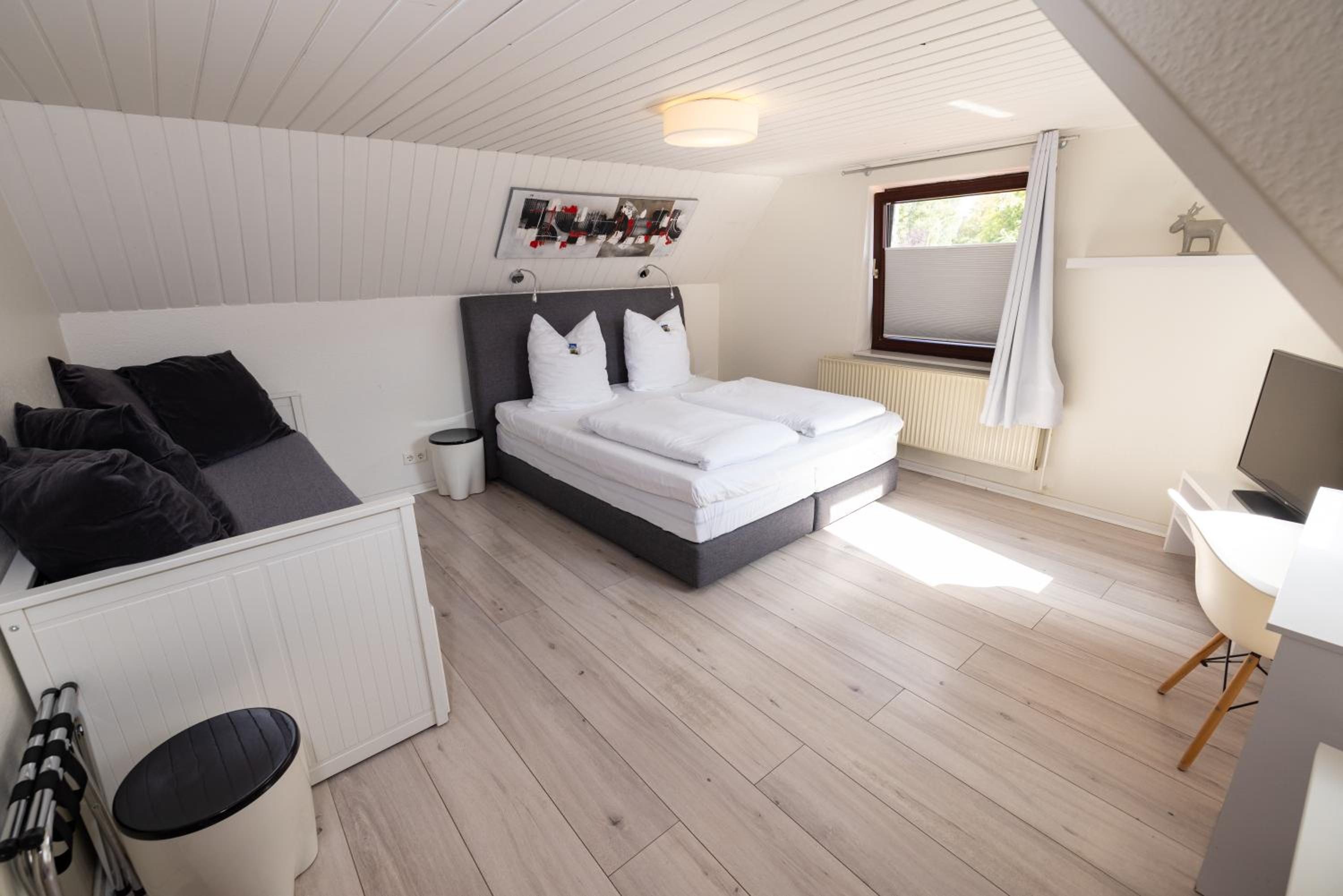 Double Room - Photo 3