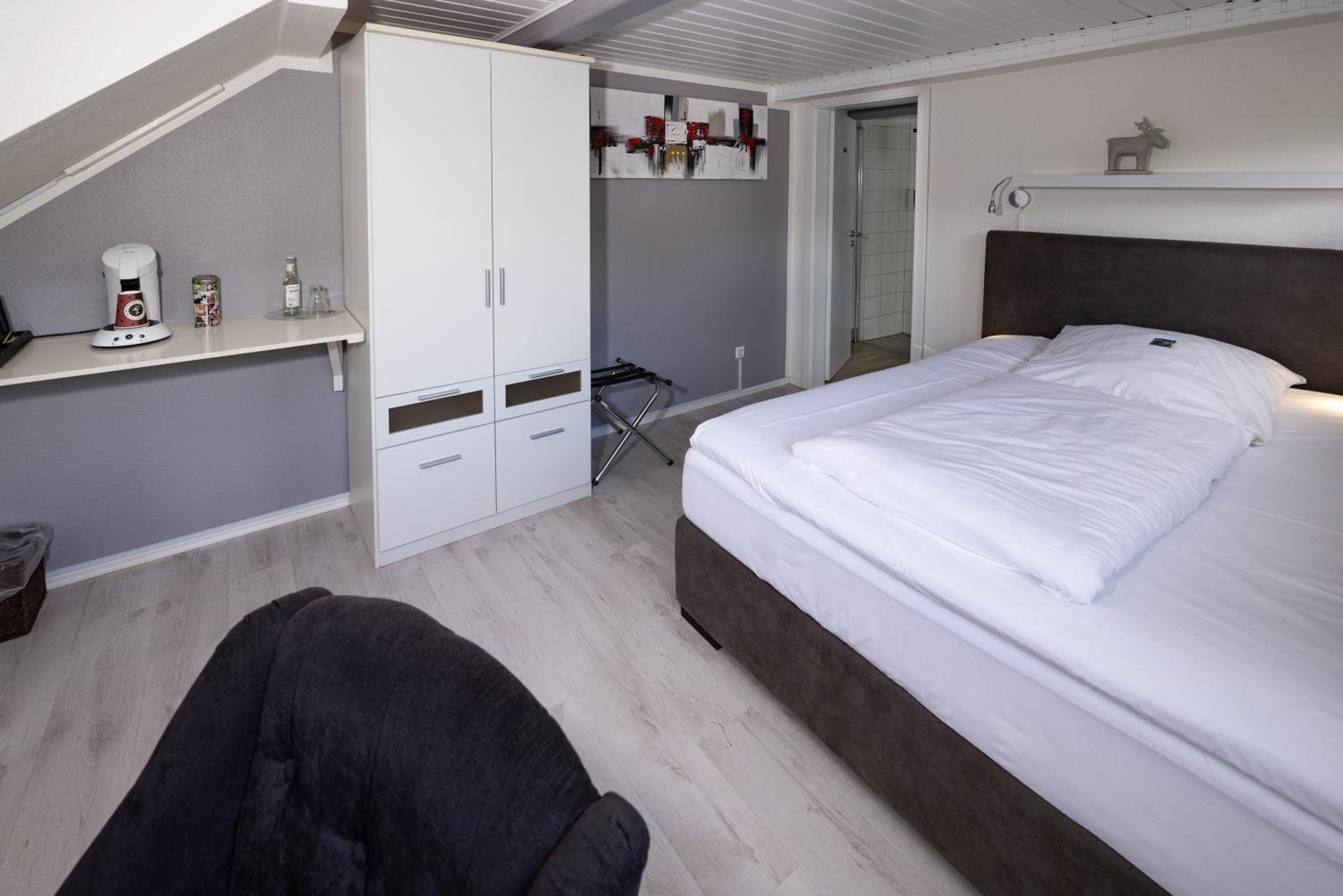 Single Room photo 2