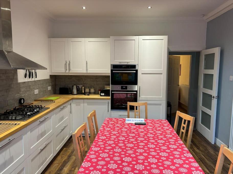 Three-Bedroom House photo 3