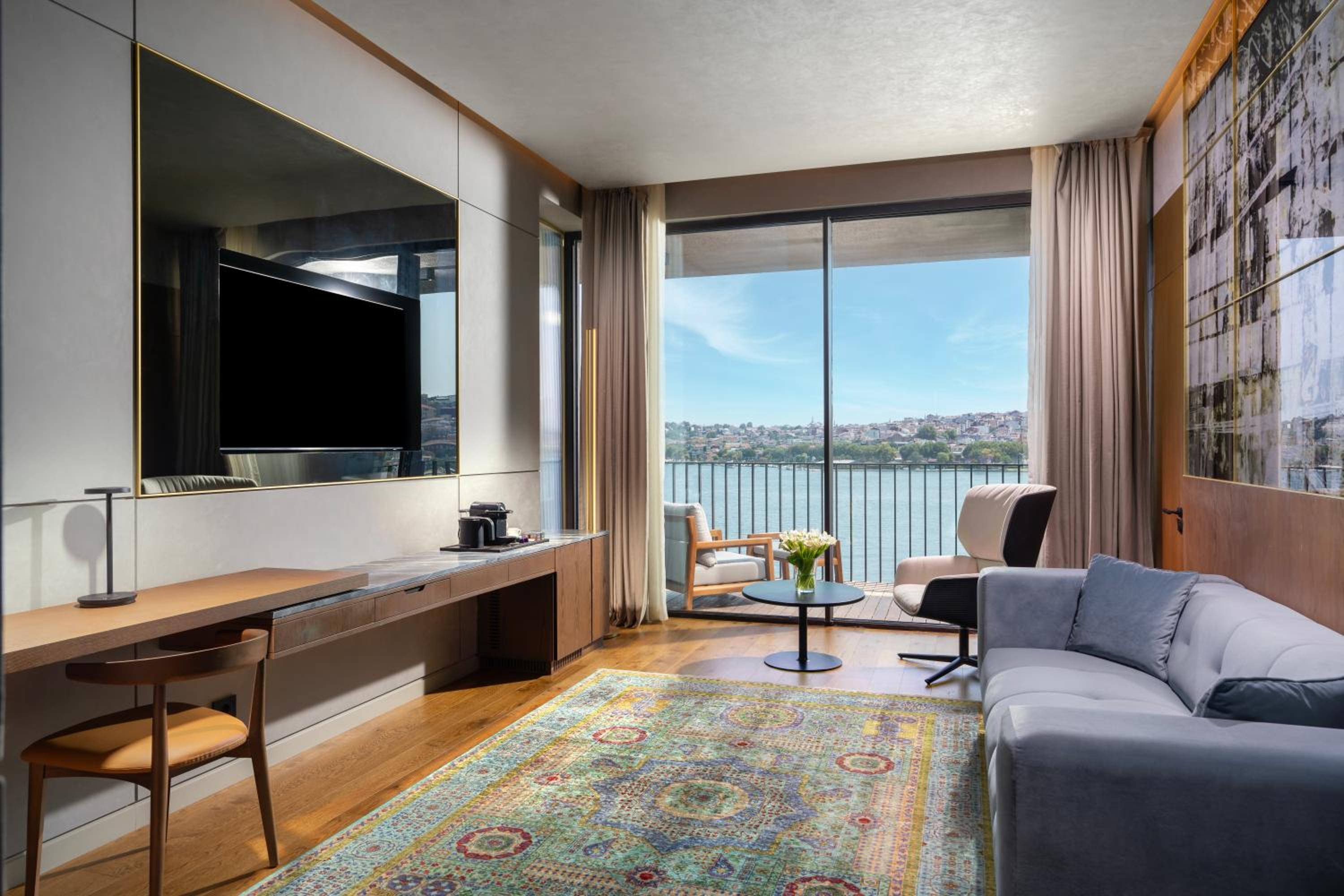 One-Bedroom Premium Terrace Suite with Sea View - Nickelodeon Play Access photo 2