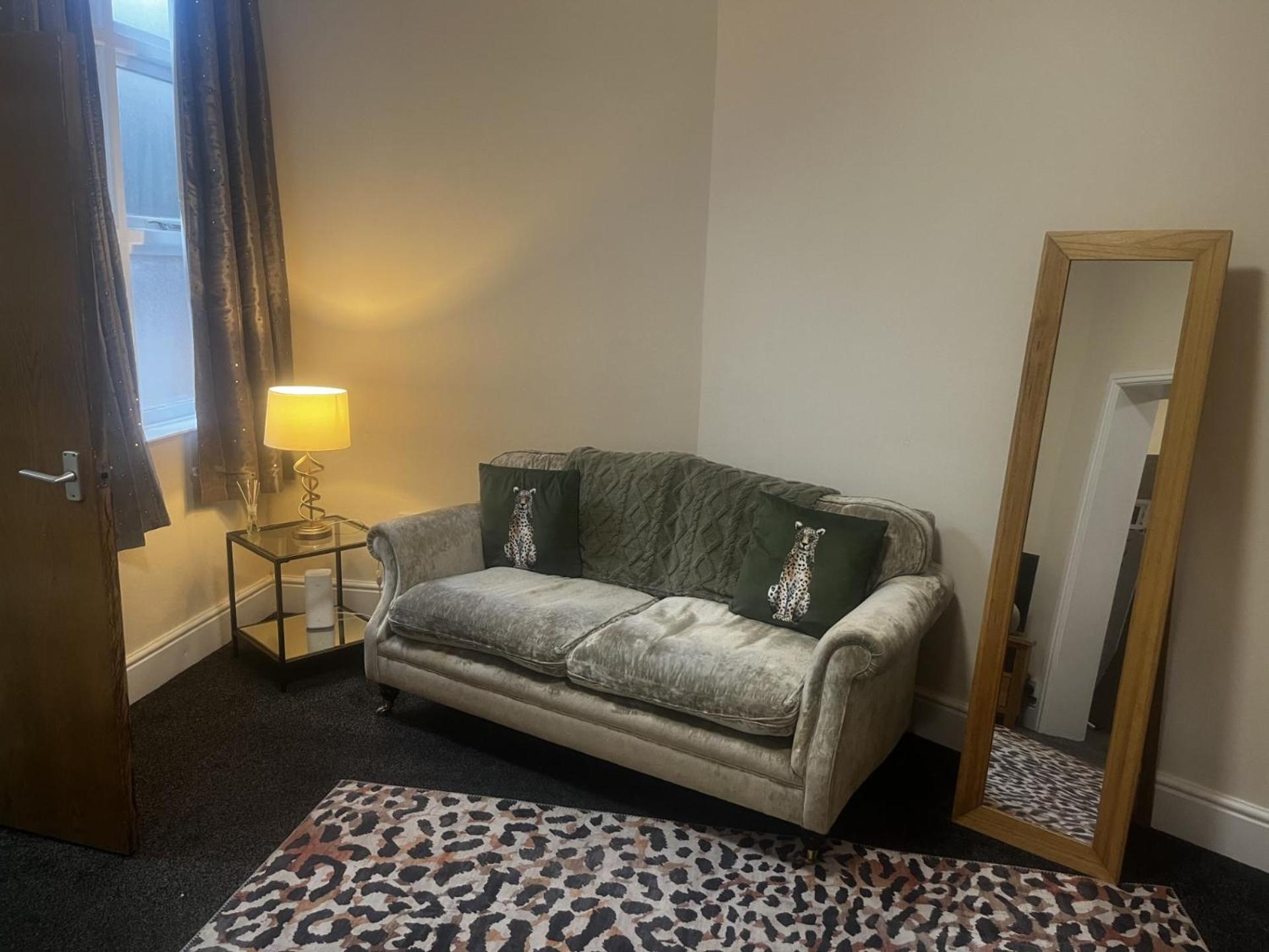One-Bedroom Apartment photo 2