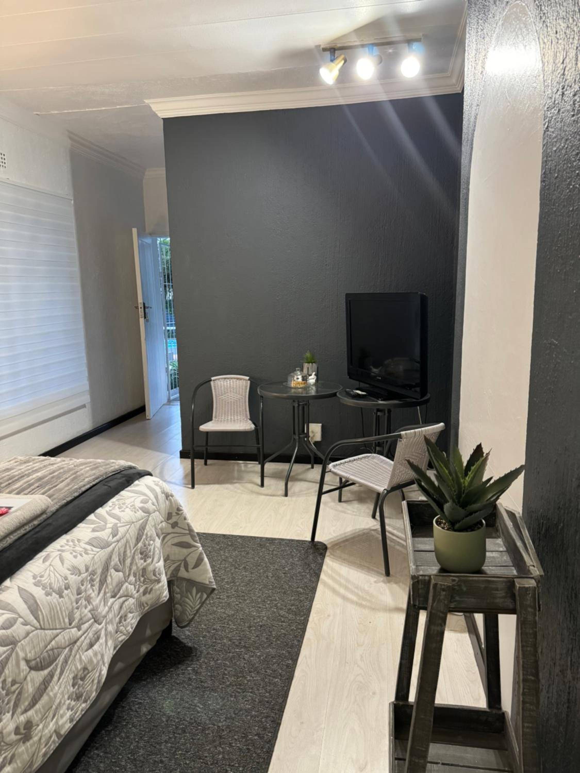 Triple Room with Pool View photo 3