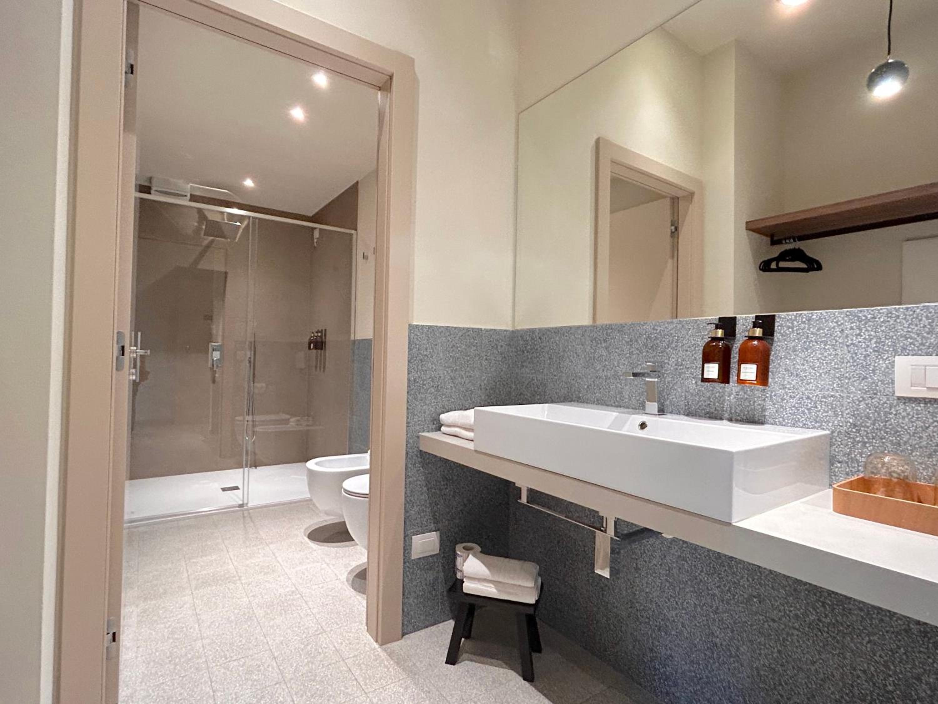 Deluxe Junior Suite photo 2