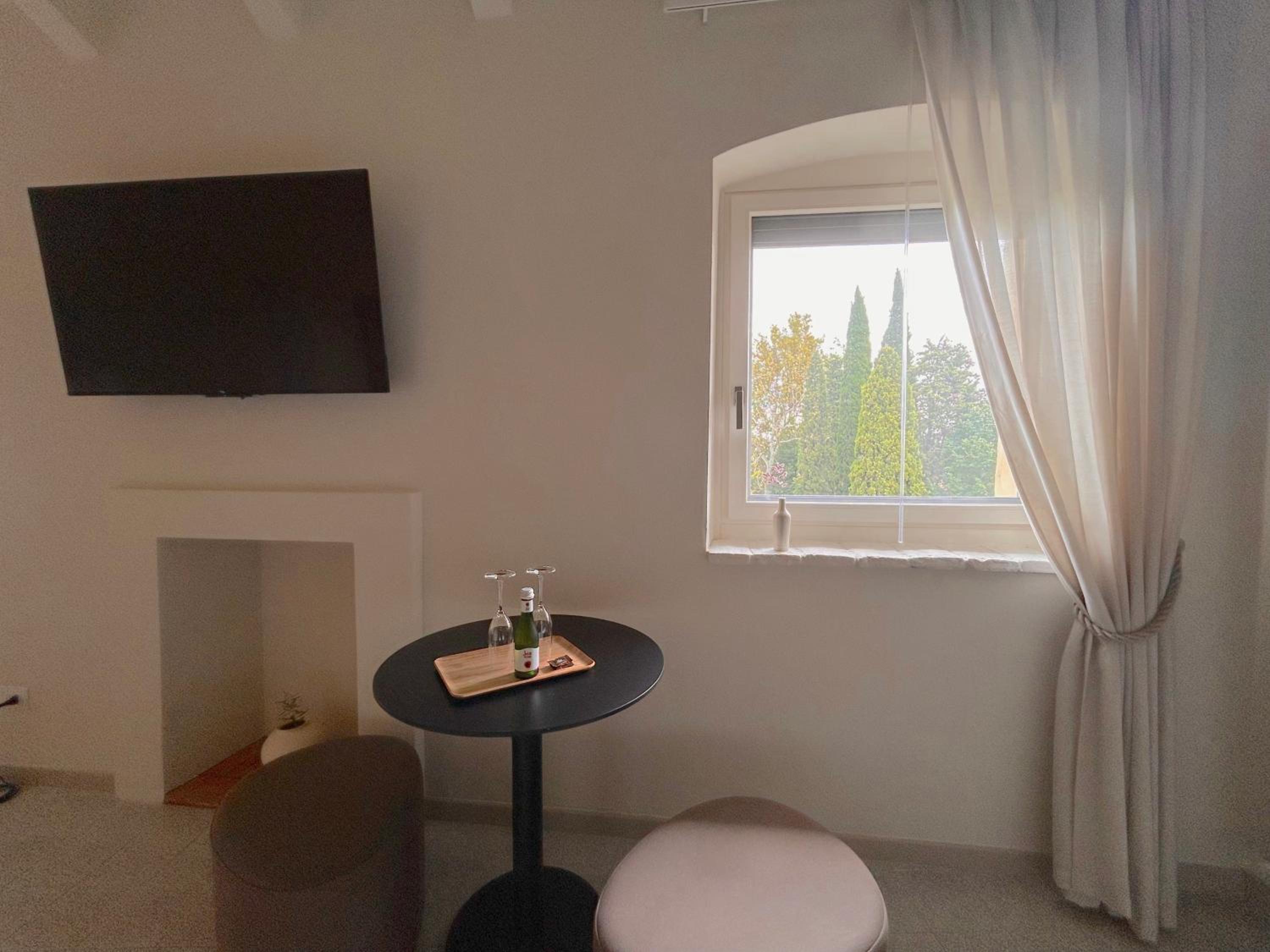 Deluxe Junior Suite photo 3