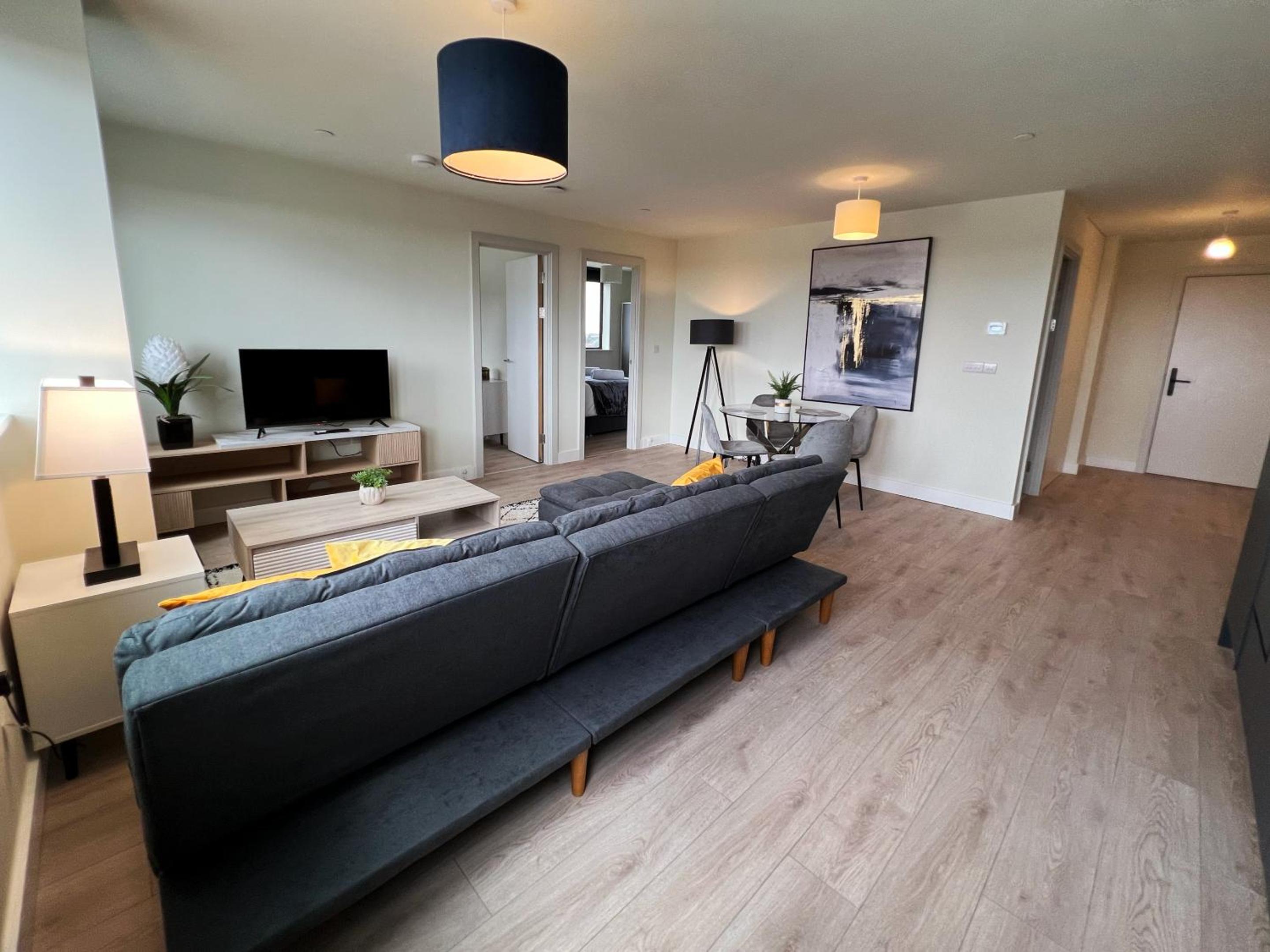Deluxe Two-Bedroom Apartment with Garden View photo 3