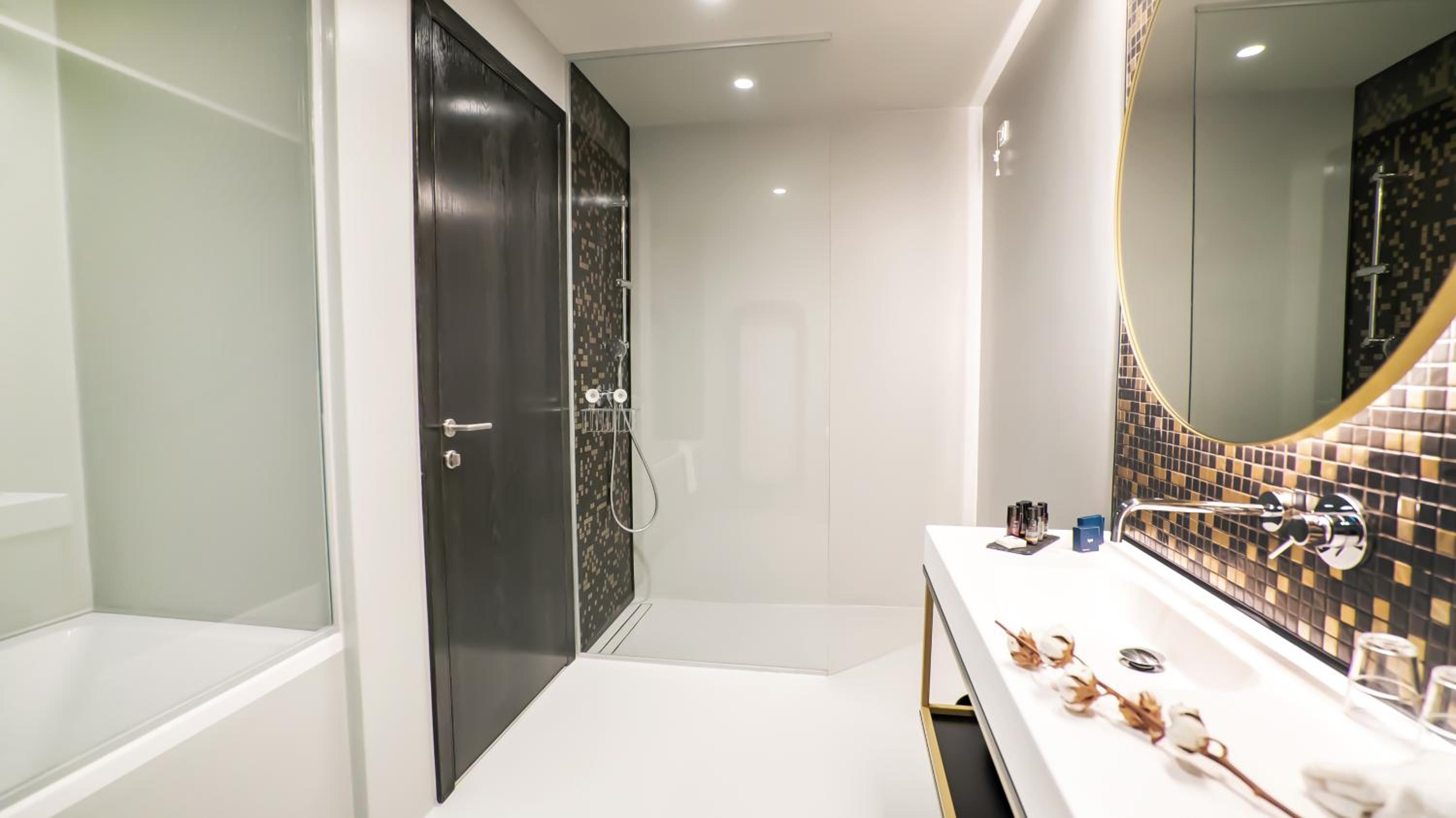 Deluxe Suite photo 3