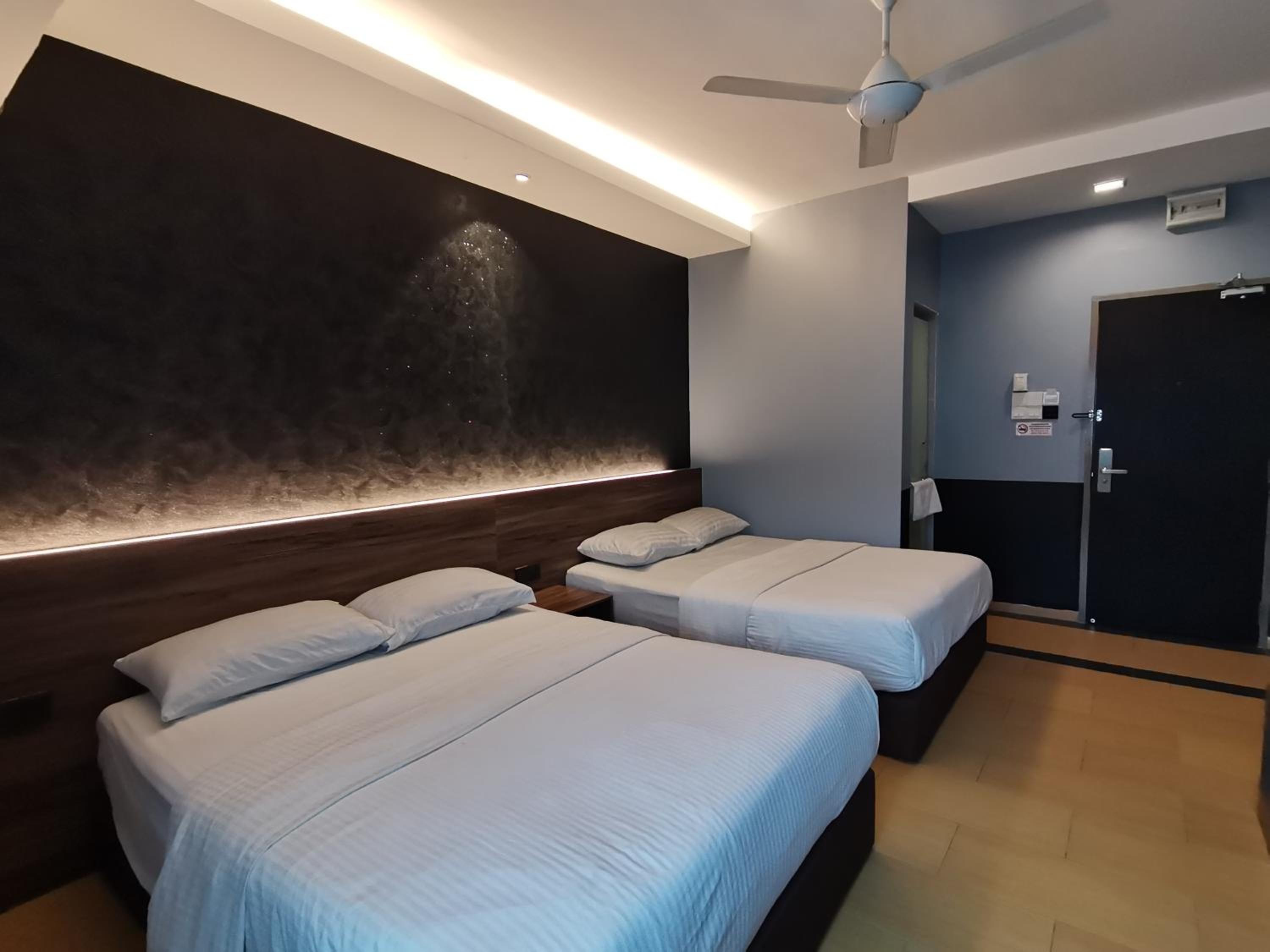 Family Suite - Photo 11