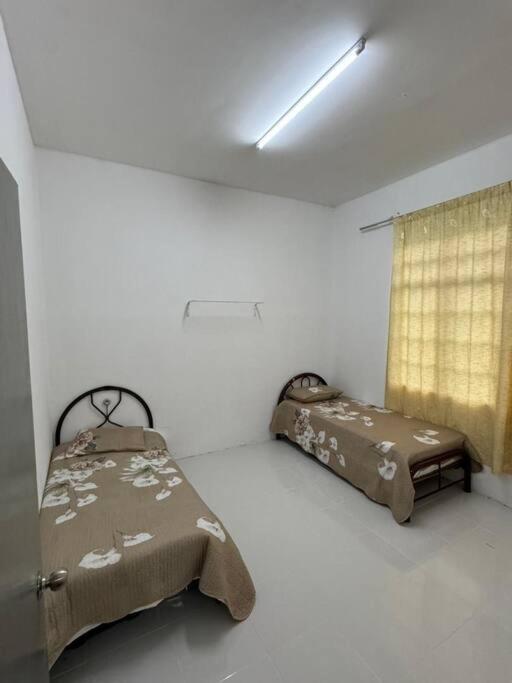 Three-Bedroom House photo 3