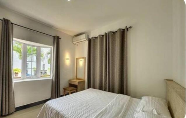Three-Bedroom Apartment With Balcony photo 1
