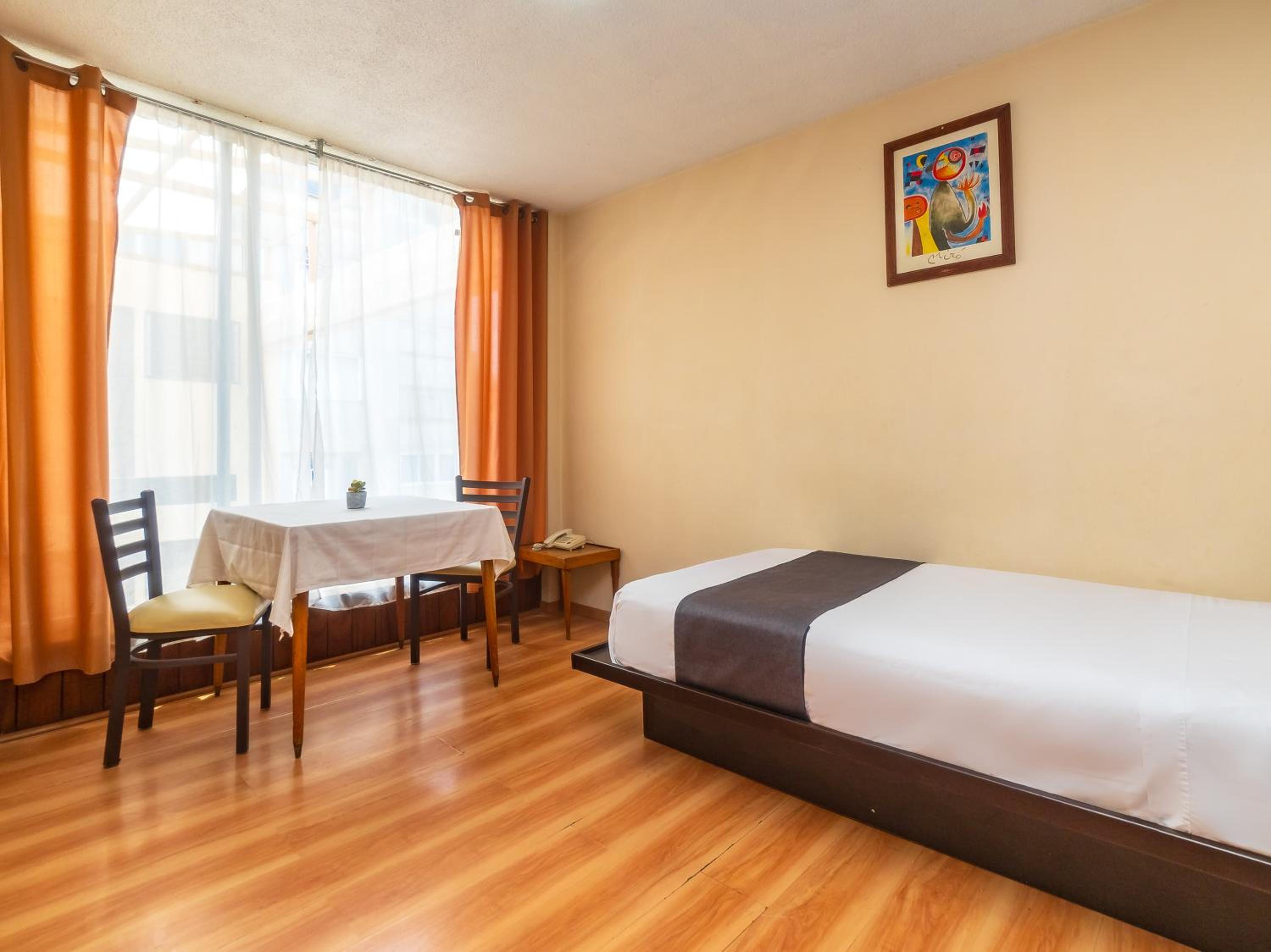 1 Bedroom Apartment - Photo 7
