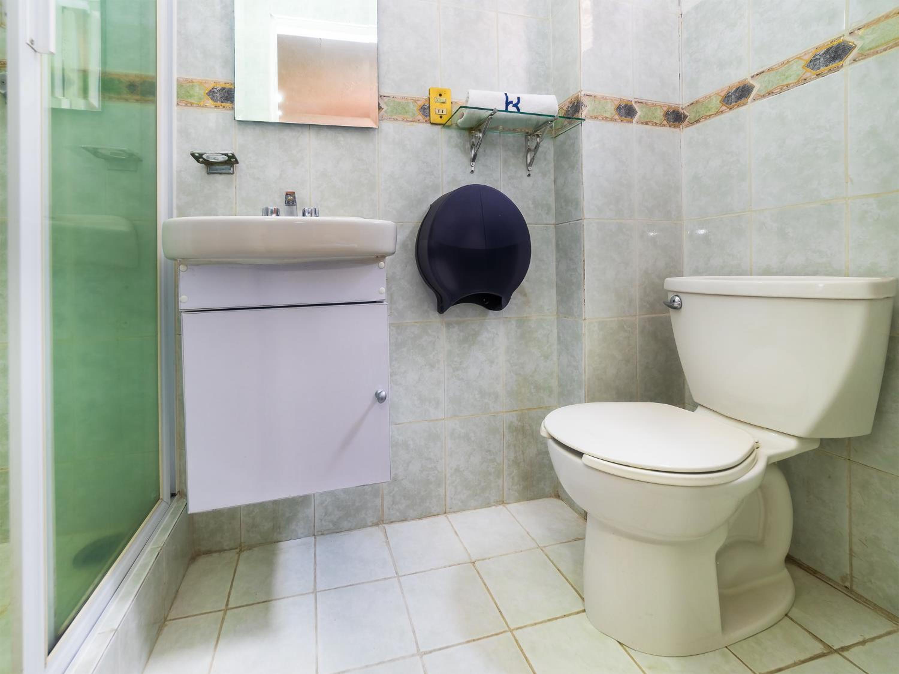 1 Bedroom Apartment - Photo 2