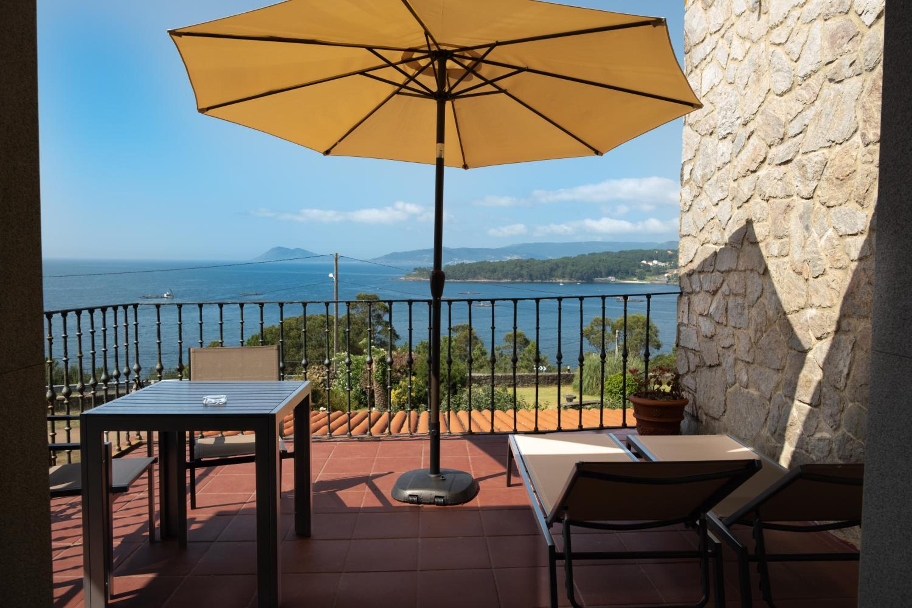Double Room with Balcony and Sea View photo 2