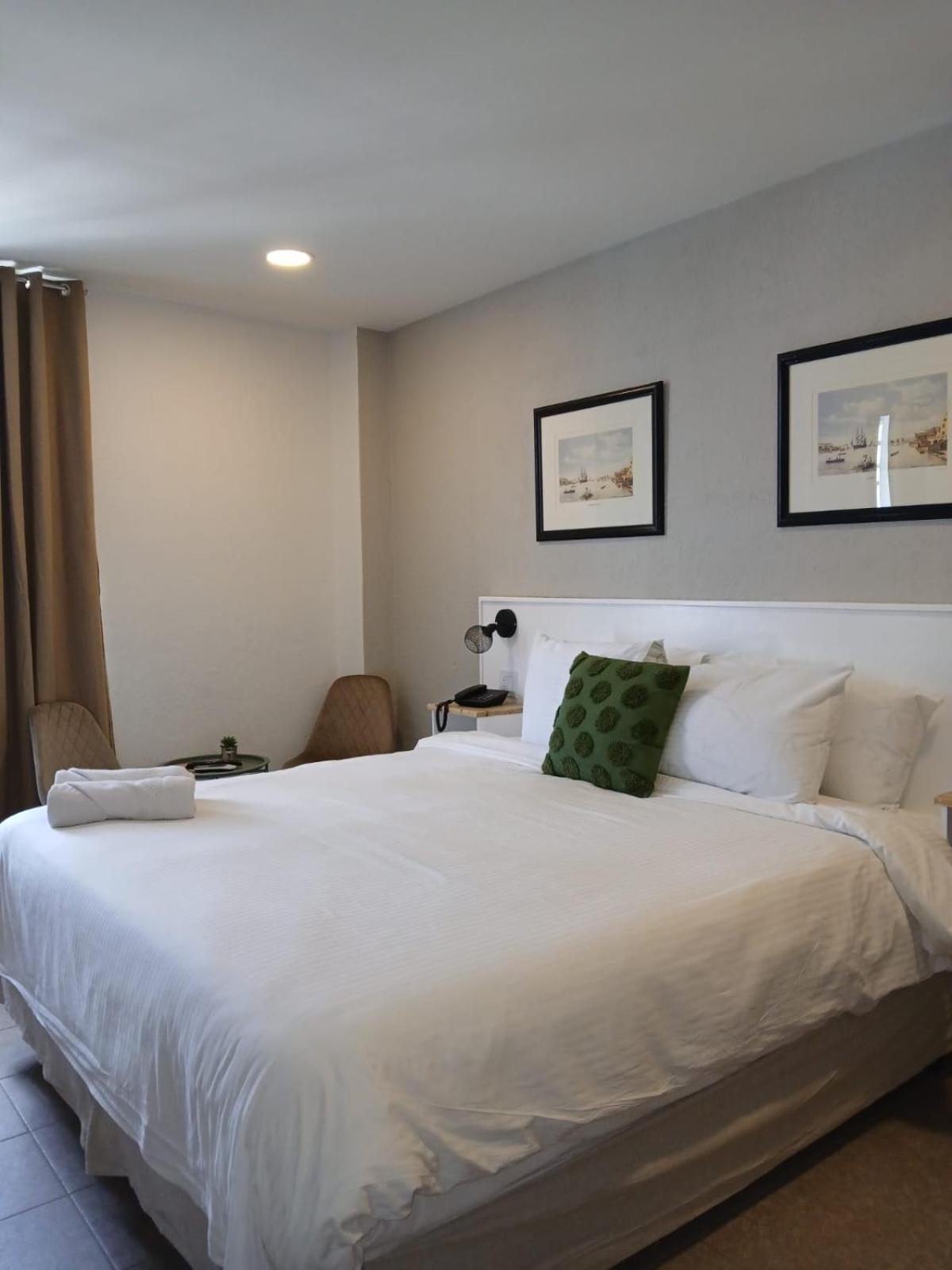 Deluxe Queen Room
