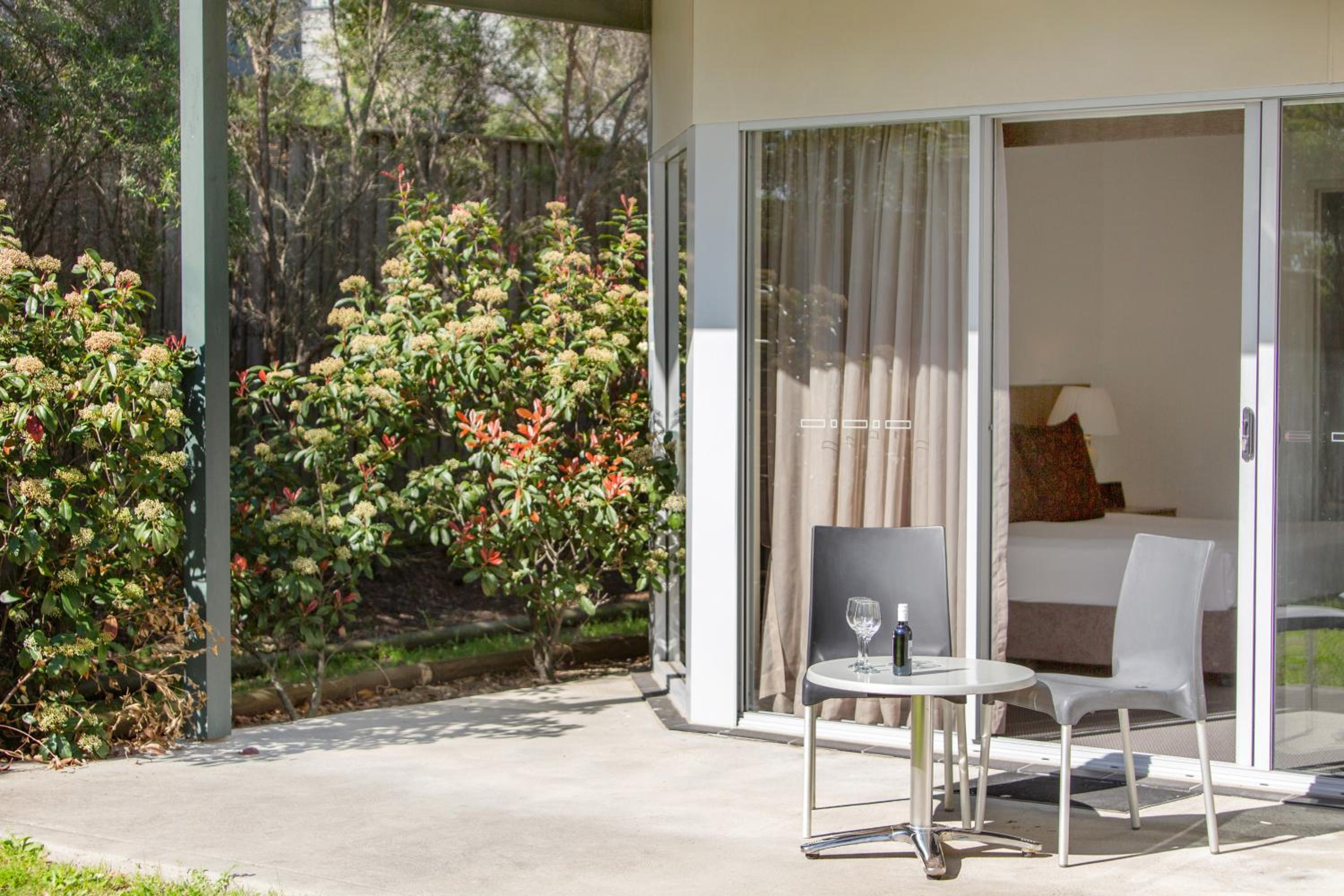 Premium King Spa Suite (Not Pet Friendly) - Photo 4