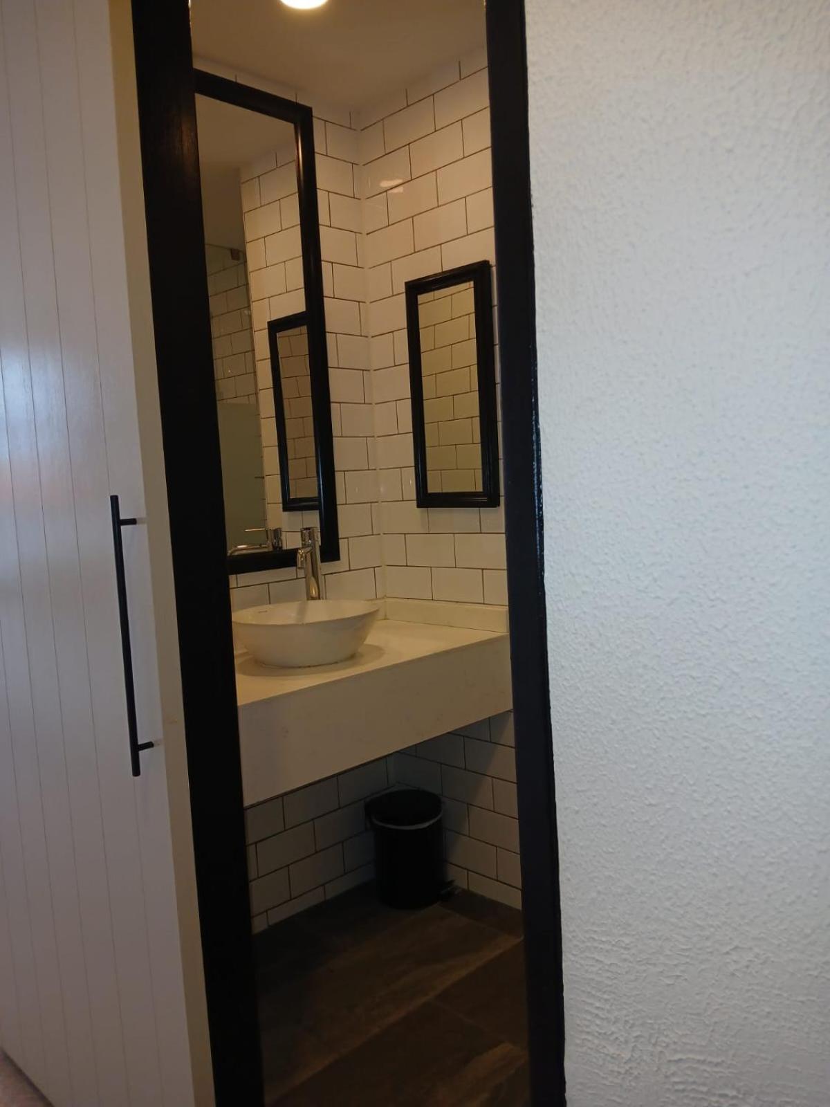 Deluxe King Ocean View 5th Floor photo 2