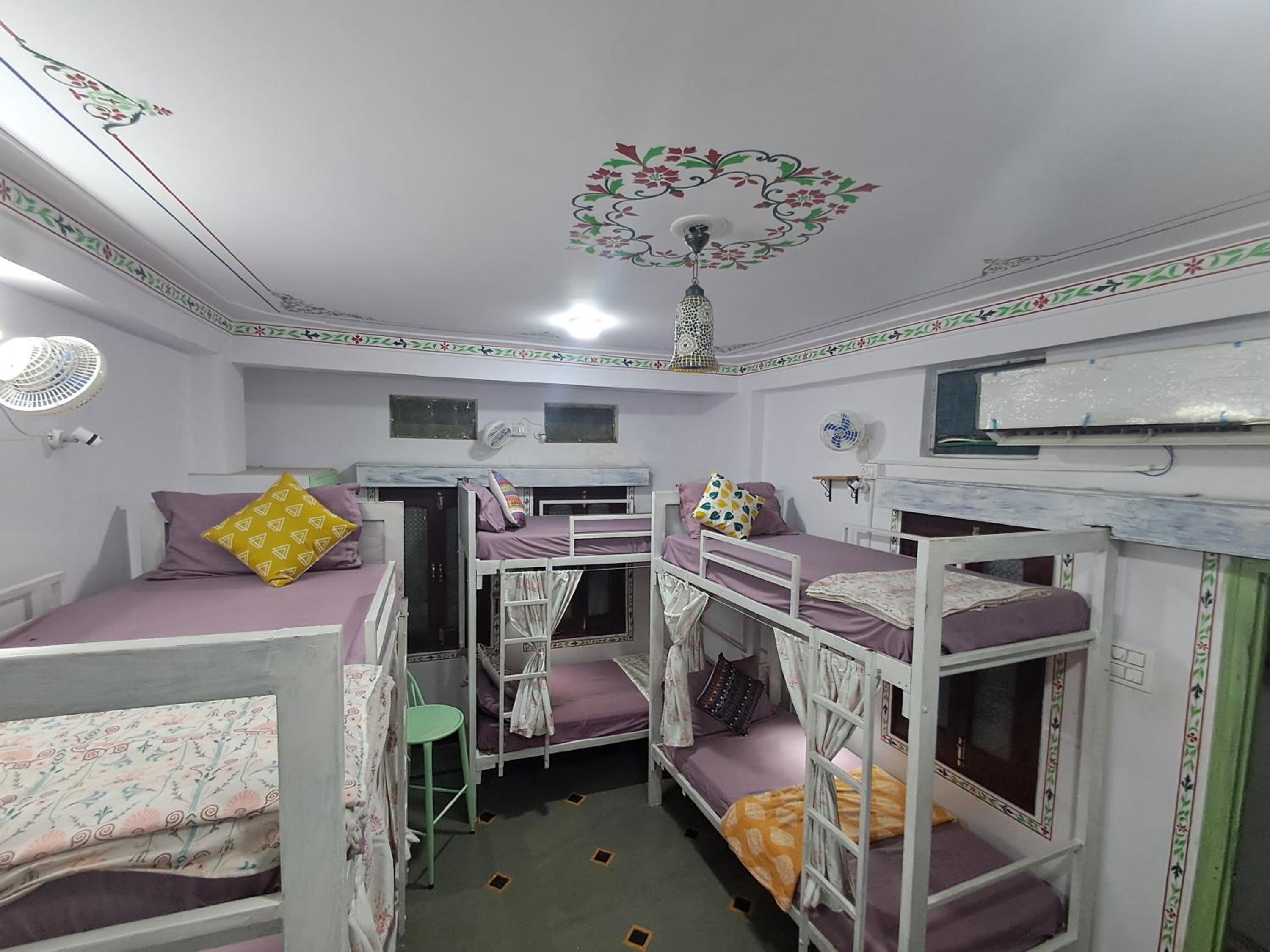 Bed in 8-Bed Mixed Dormitory Room photo 3