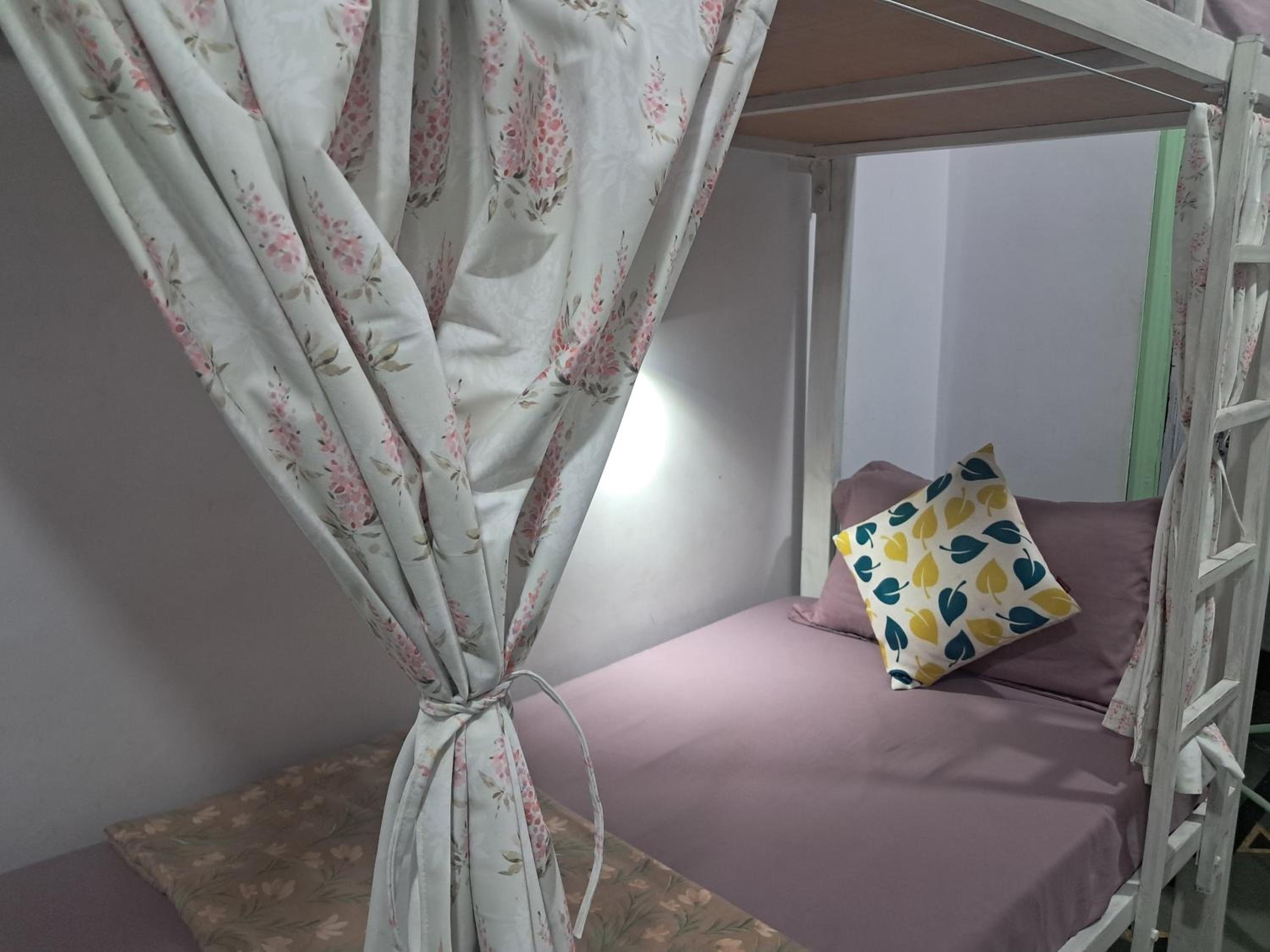 Bed in 8-Bed Mixed Dormitory Room photo 1