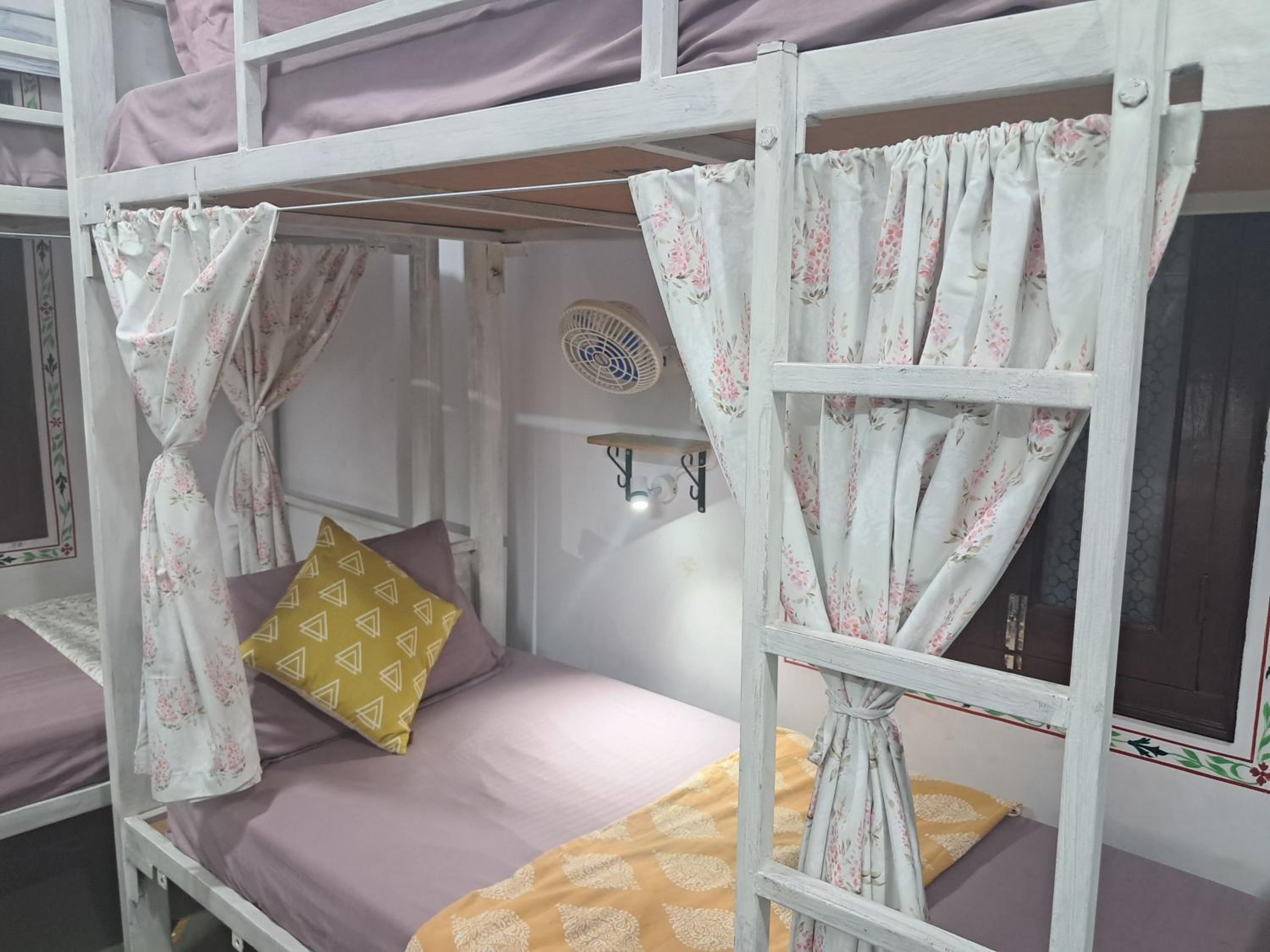 Bed in 8-Bed Mixed Dormitory Room photo 2