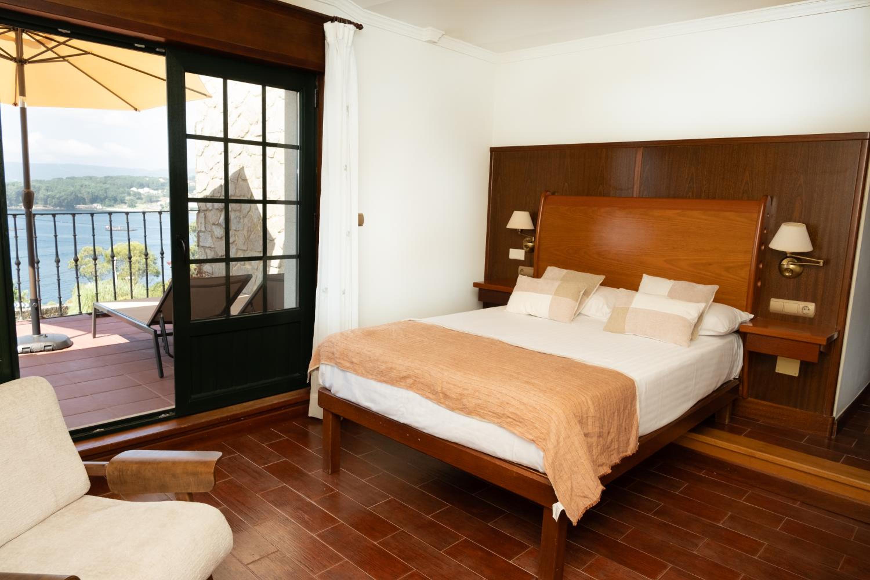 Habitación Doble con Balcón y Vista al Mar