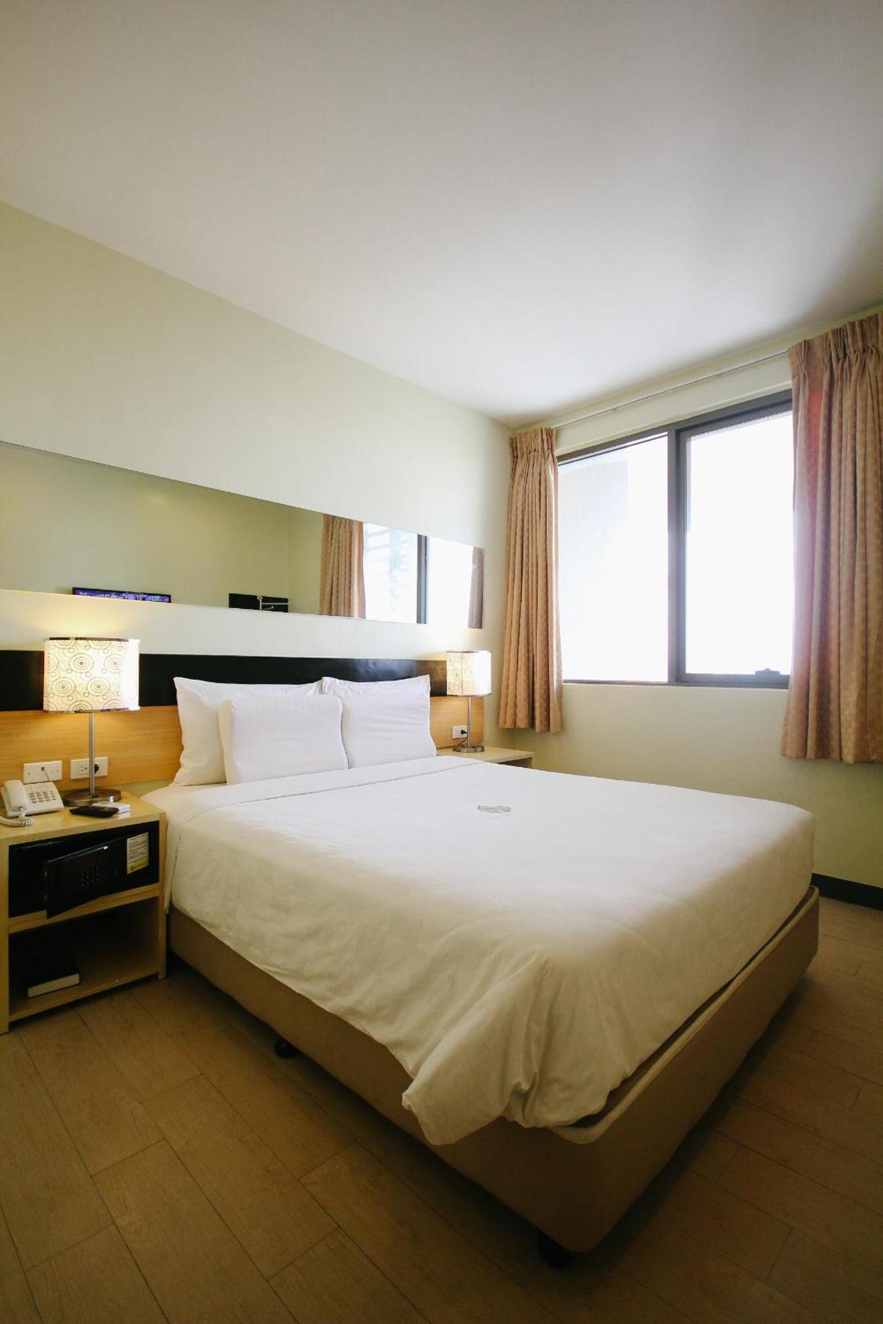 Queen Room photo 1