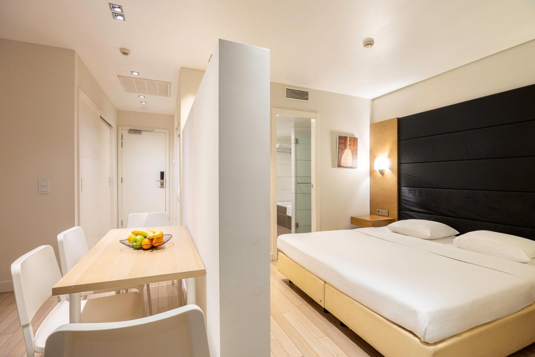Apartment with Terrace photo 3