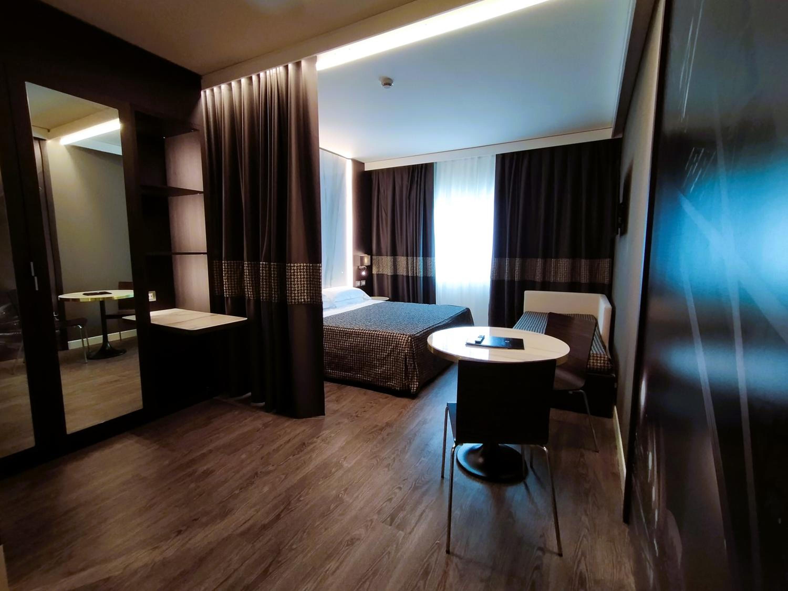 Executive Double Room - Photo 2