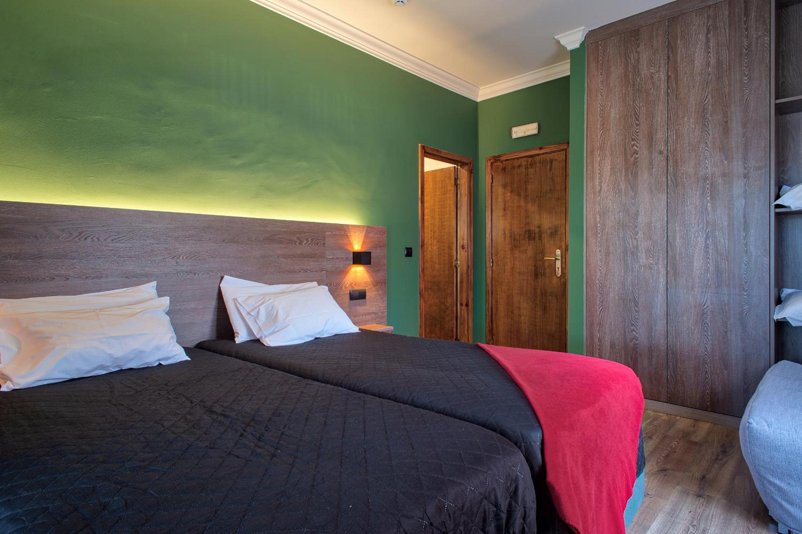 Standard Twin Room - Photo 3