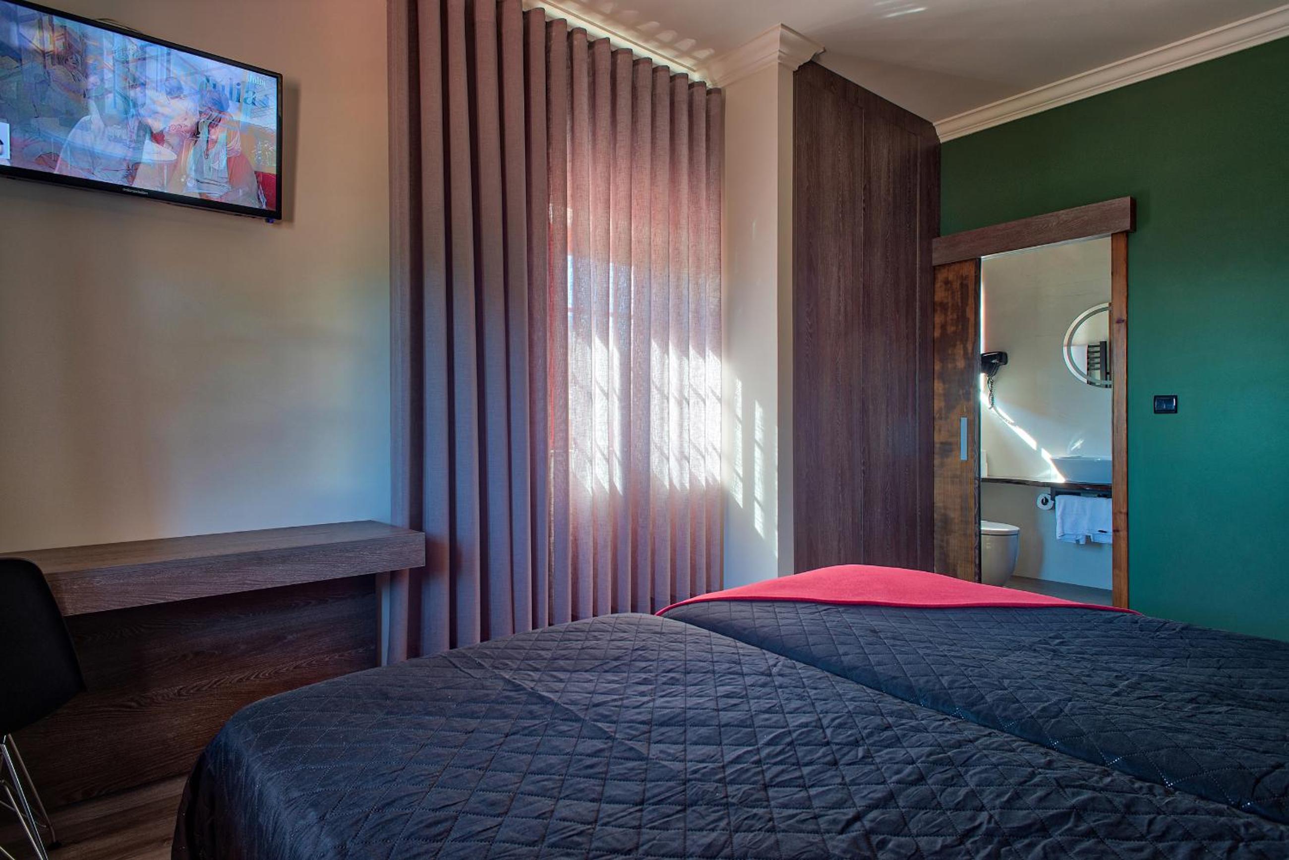 Standard Twin Room - Photo 9
