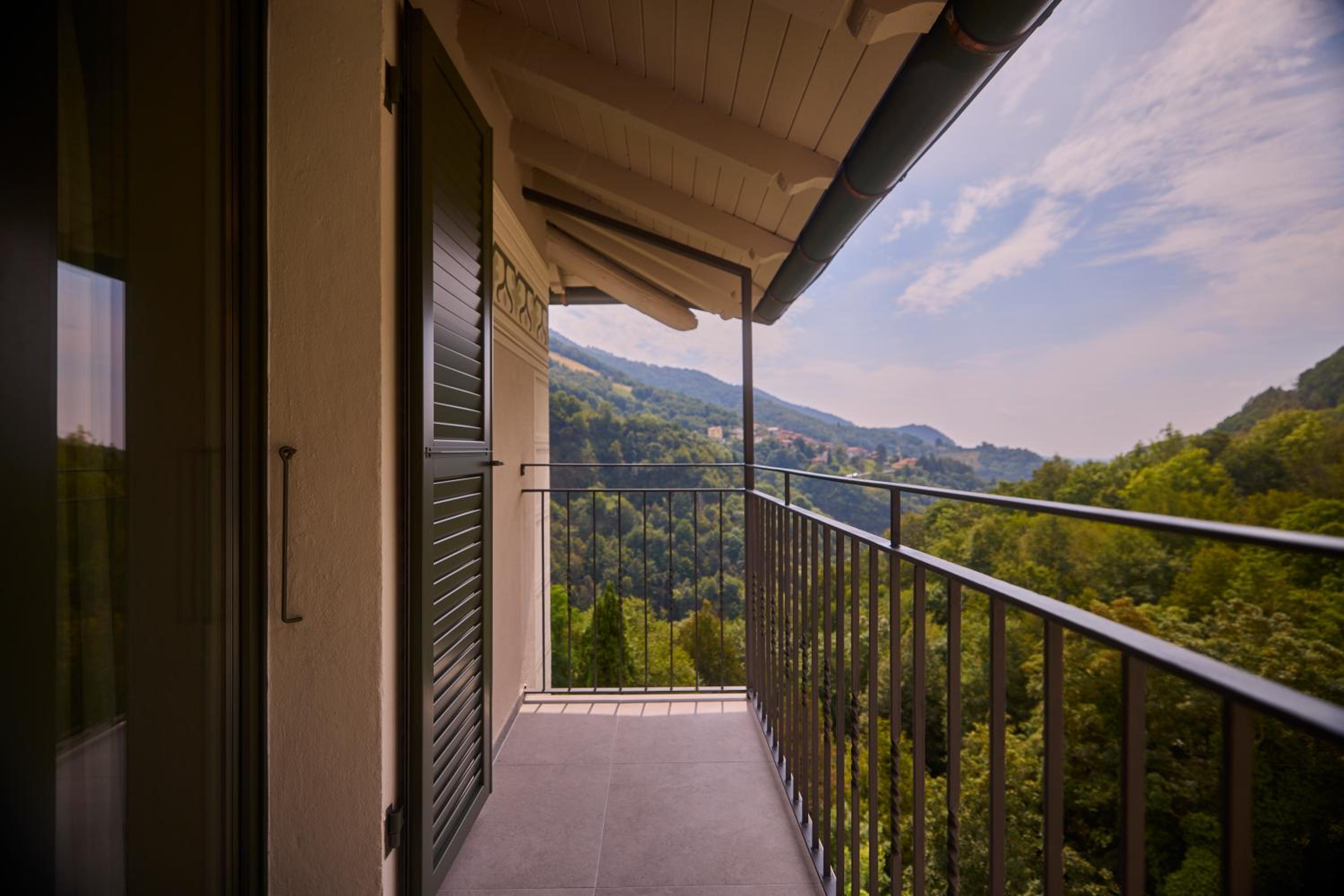 Charming Double Room with Balcony photo 3
