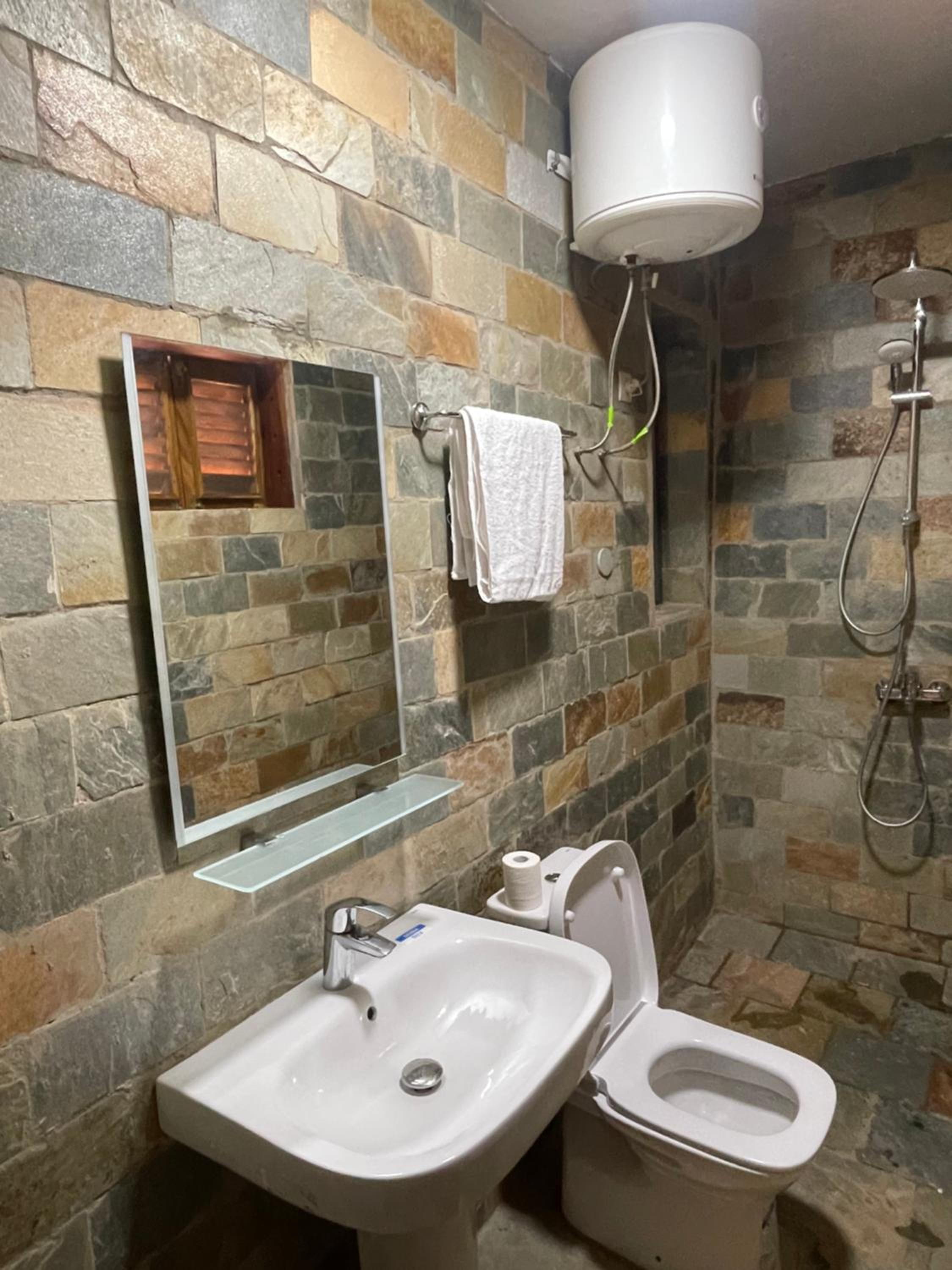 Deluxe Room (2 Adults + 1 Child)