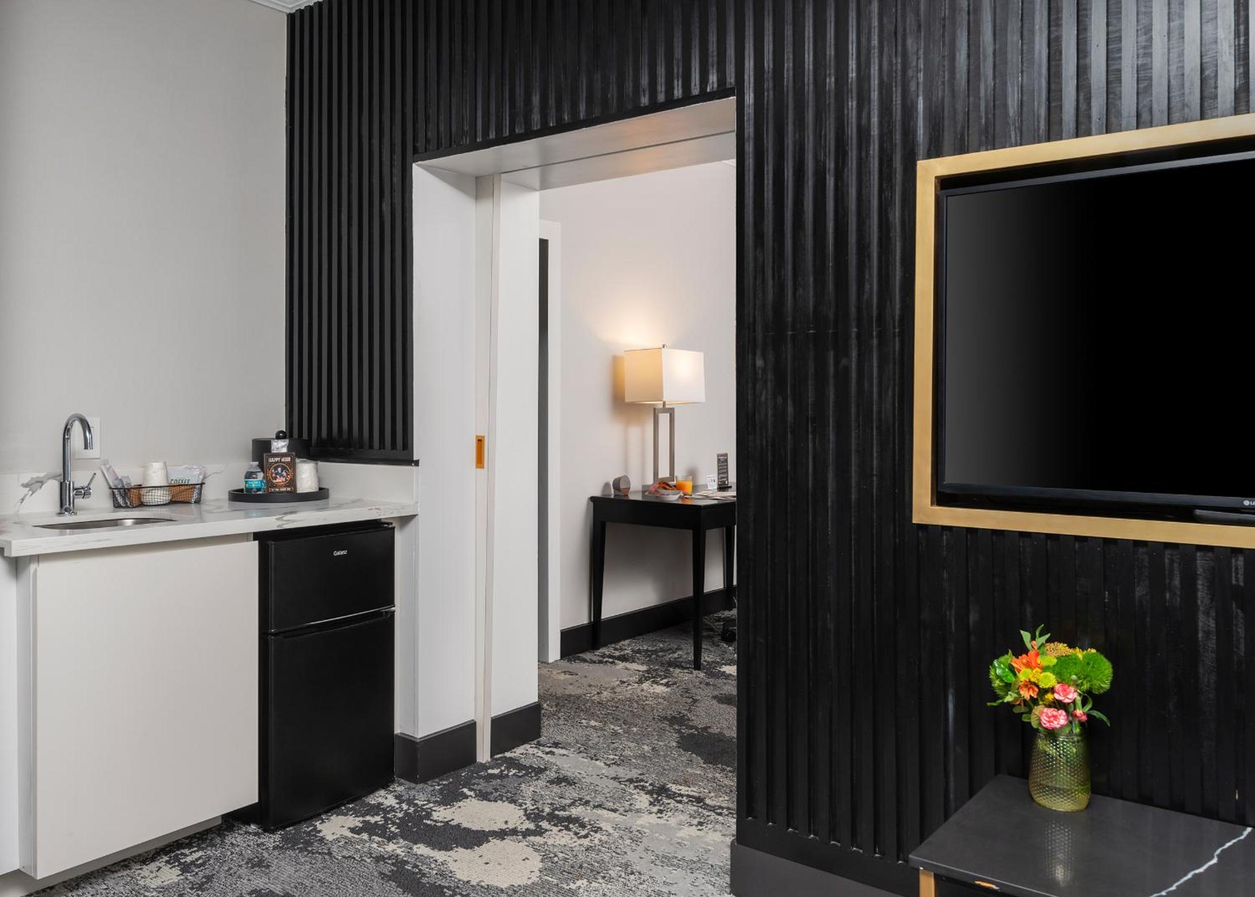King Suite - Photo 2