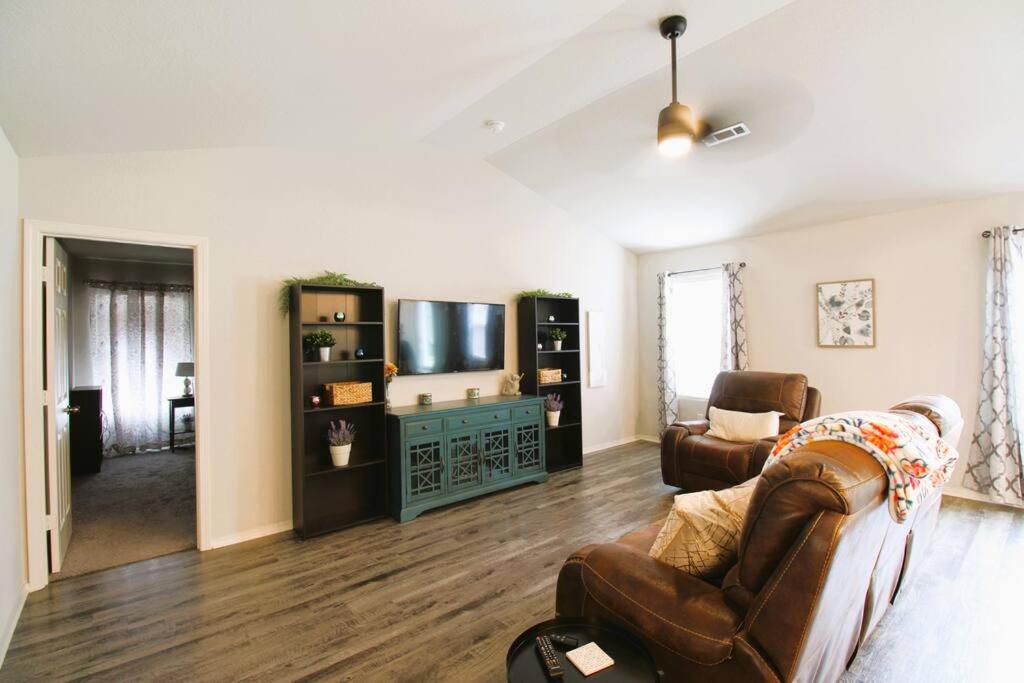 Three-Bedroom House photo 1