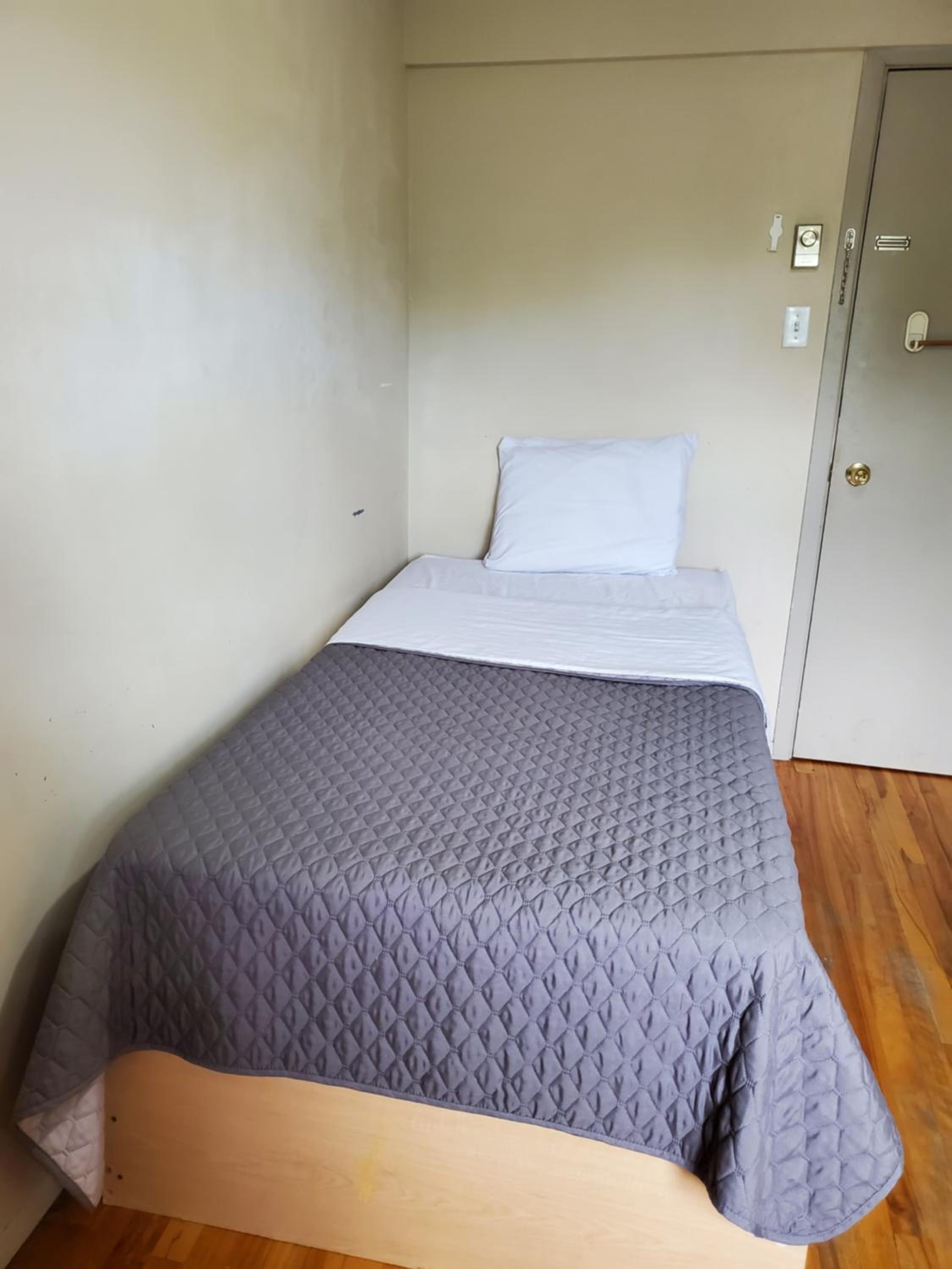 Twin Room with Shared Bathroom photo 2