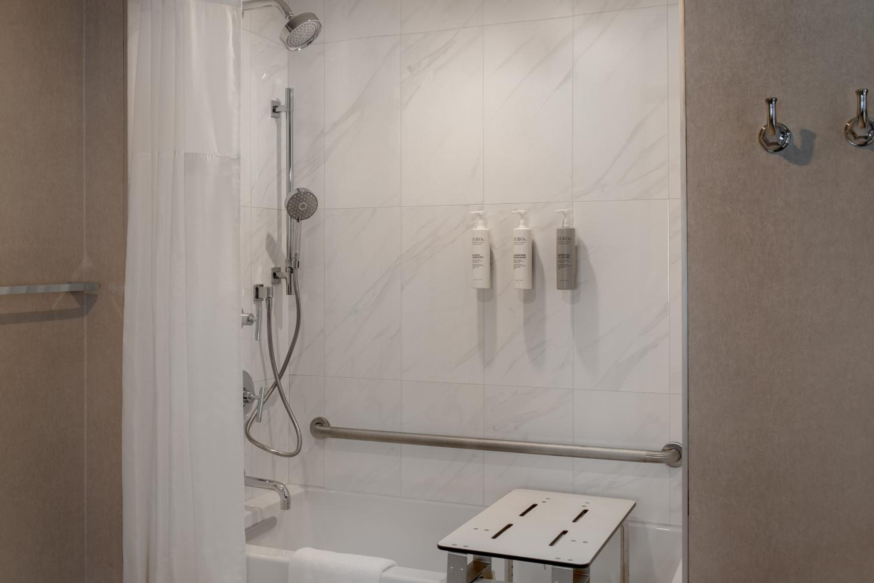 King Studio Suite - Photo 13