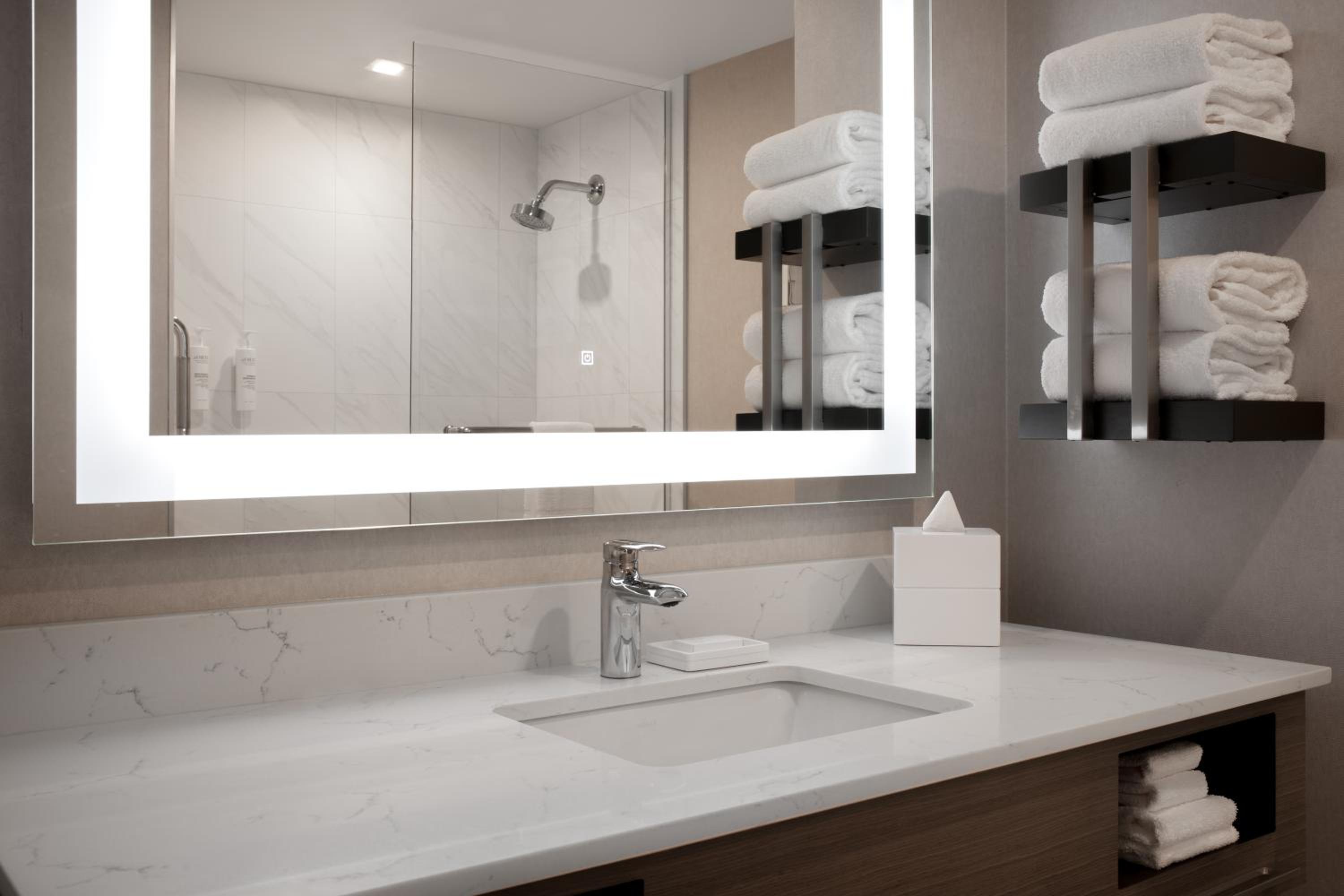 King Studio Suite - Photo 12