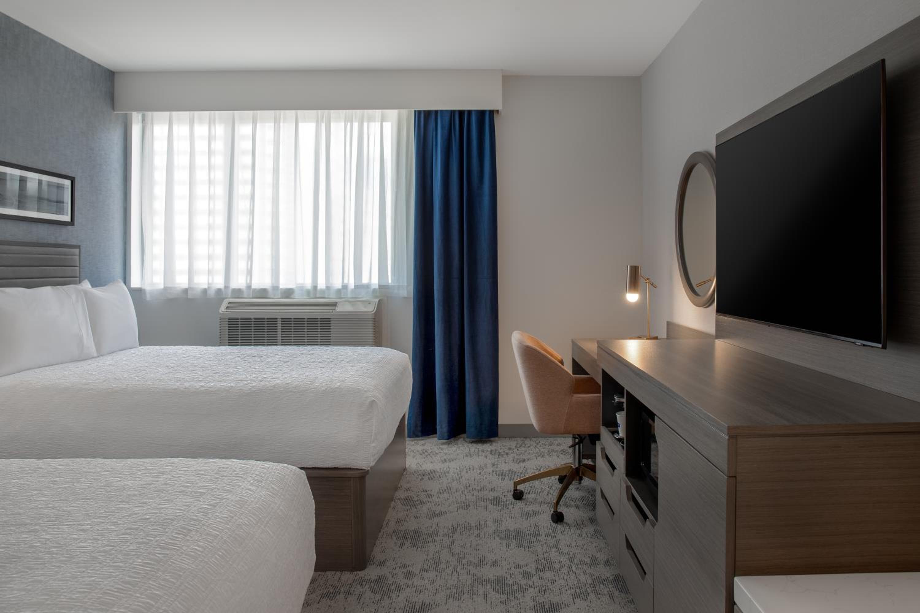 Queen Room with Two Queen Beds - Photo 10
