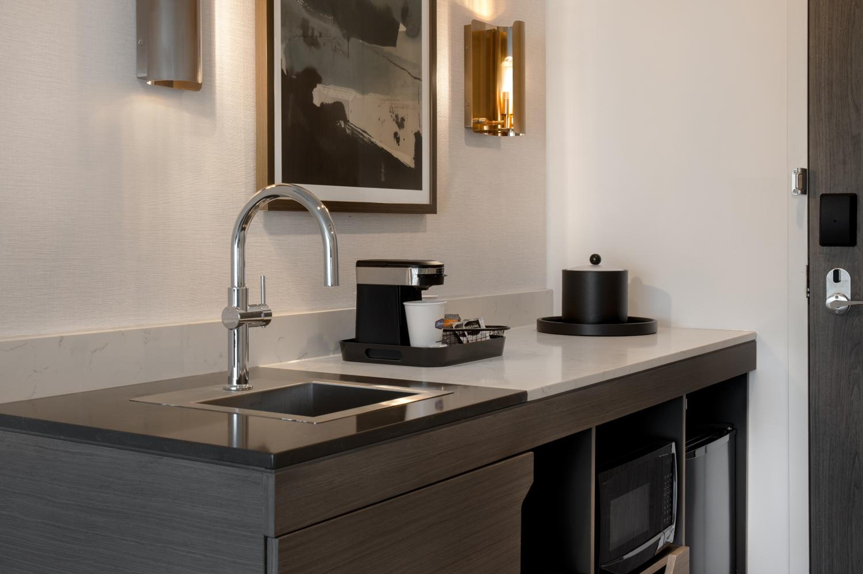 King Studio Suite - Photo 11
