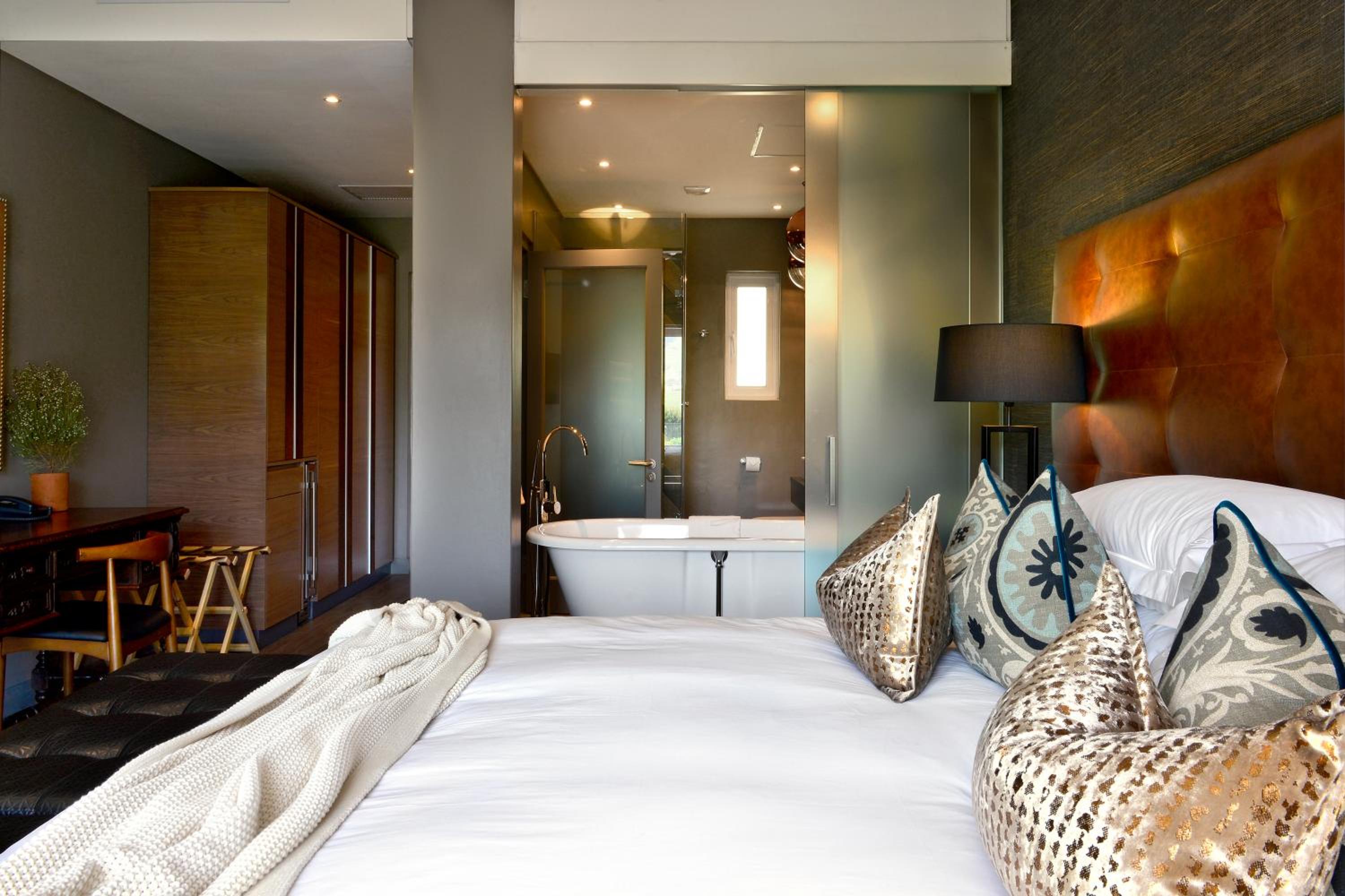 Luxury King or Twin Room with Mountain View - Photo 54