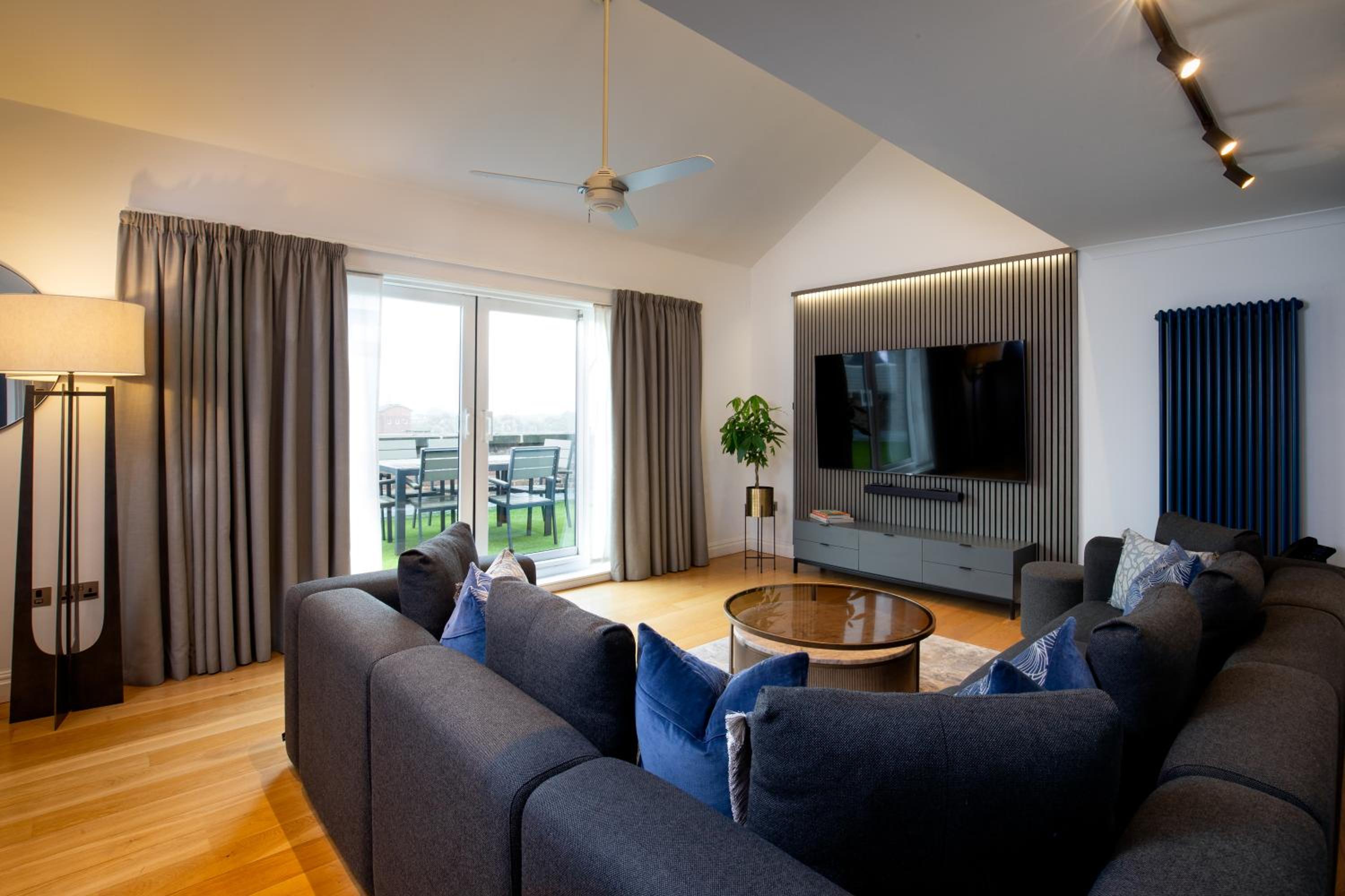 Luxury Three-Bedroom Apartment photo 1