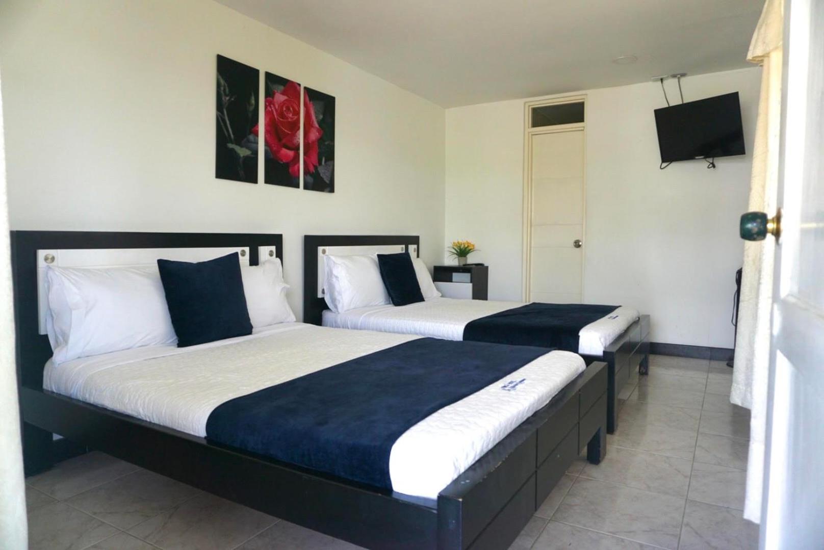 Deluxe Room (2 Adults + 1 Child) photo 1