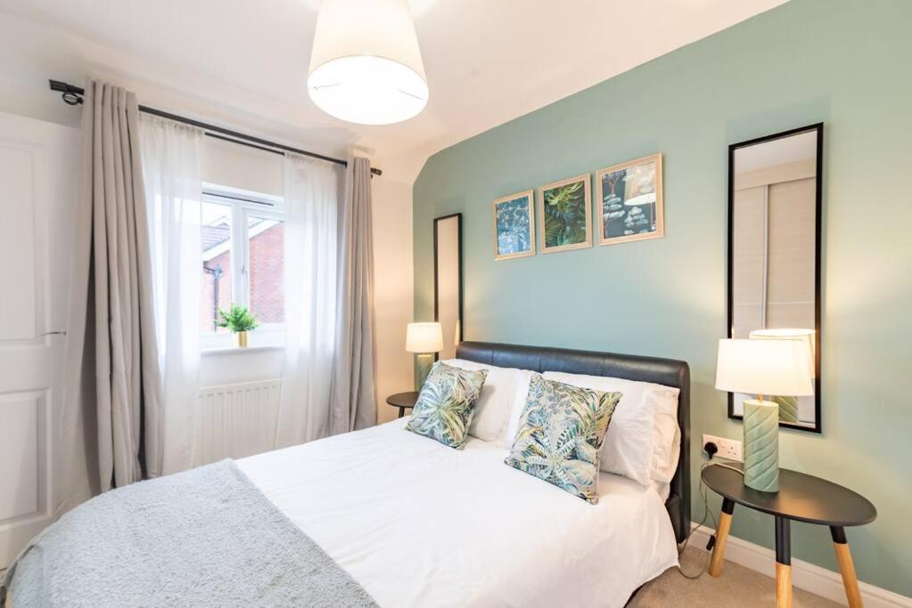 Three-Bedroom House photo 1