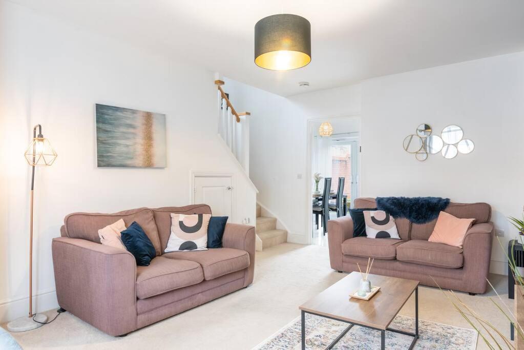 Three-Bedroom House photo 2