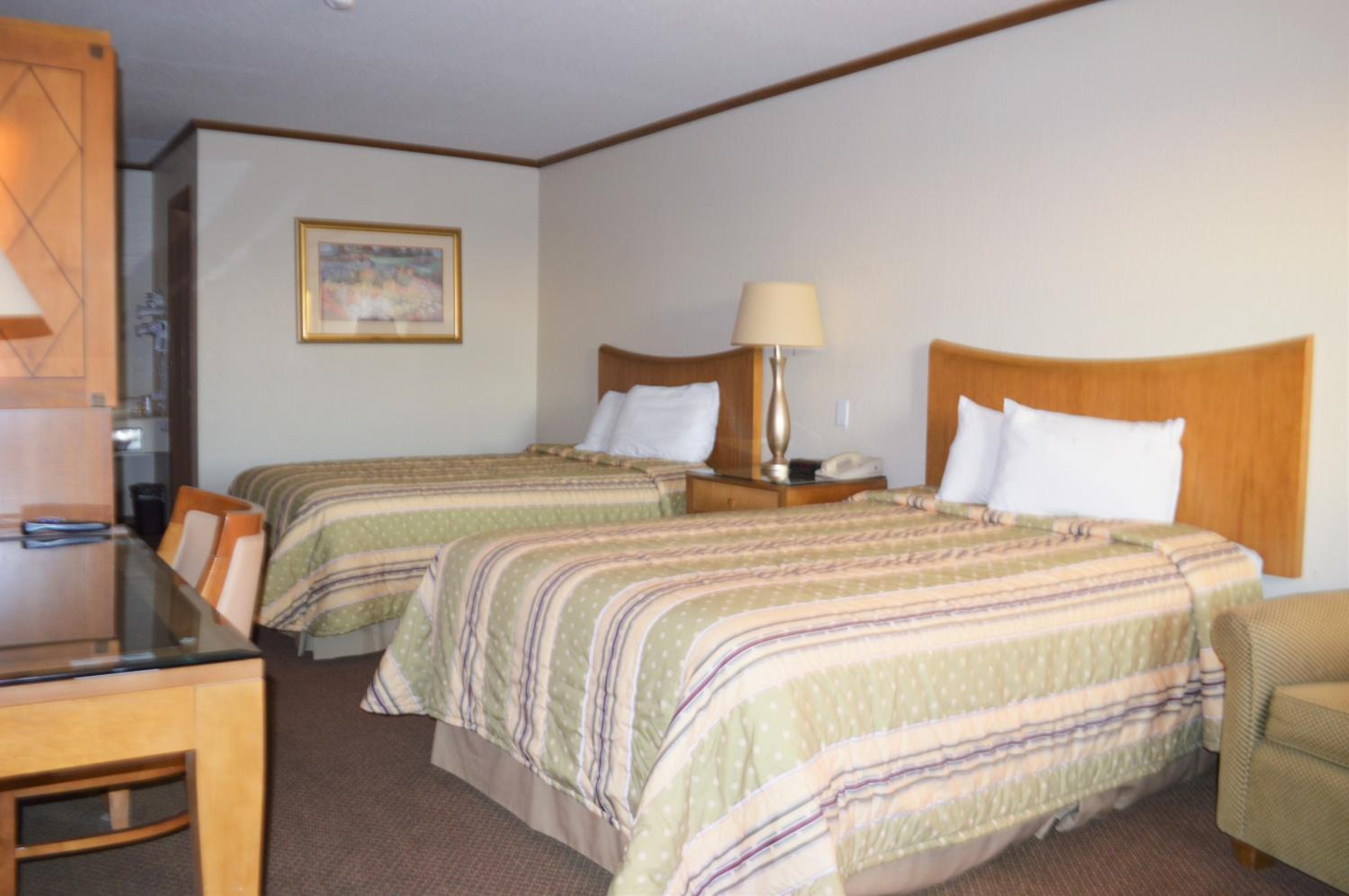 Double Room with Two Double Beds - Photo 2