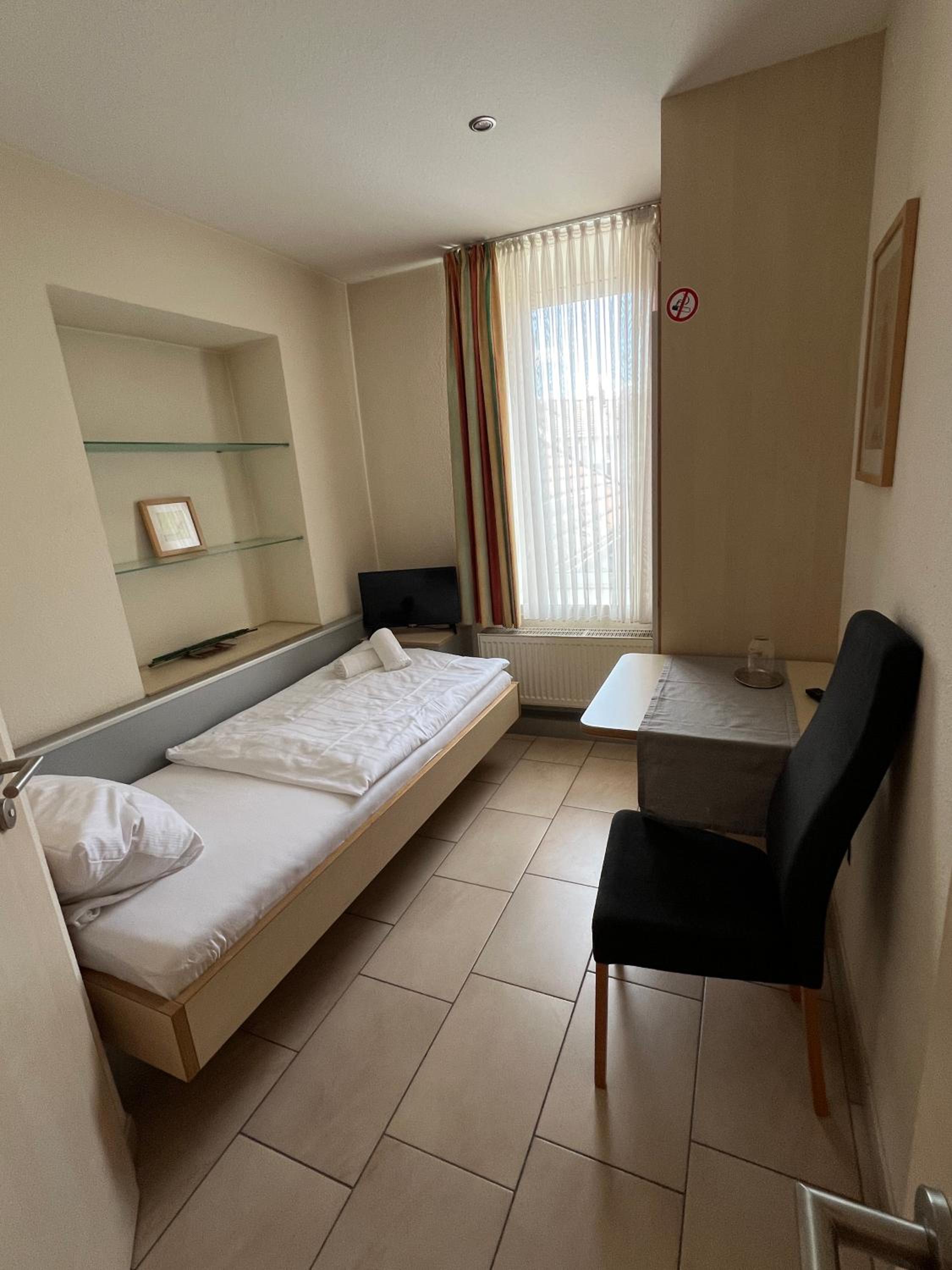 Single Room photo 3