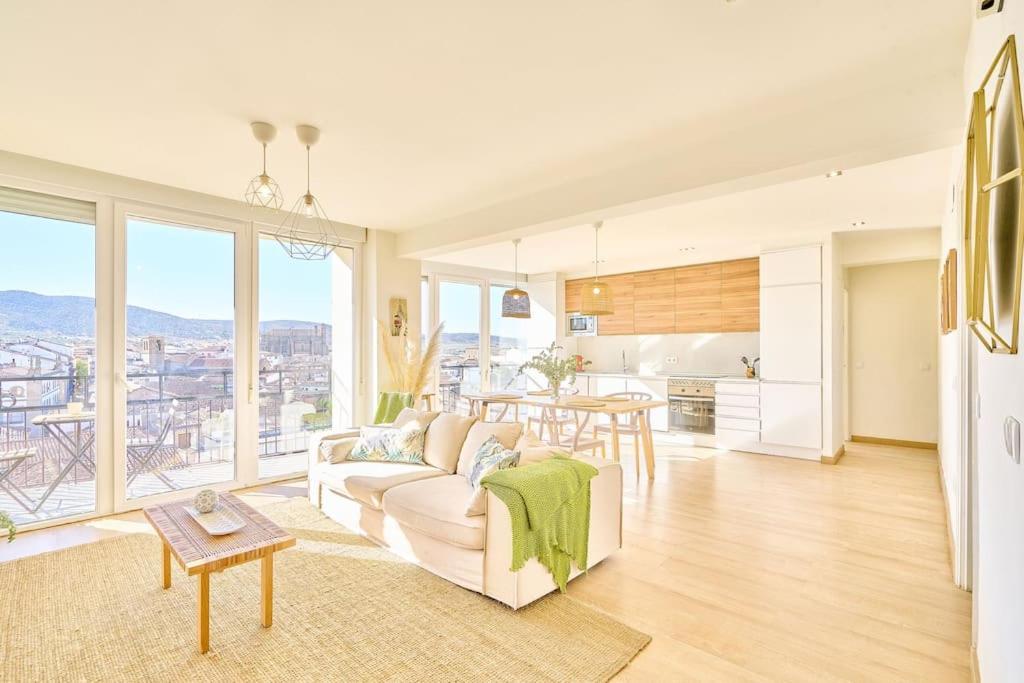 Apartamento de dos habitaciones con vista a la ciudad